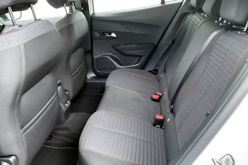 Peugeot e-2008 EV Active 50 kWh | Parkeer Camera | Cruise Control — photo 15
