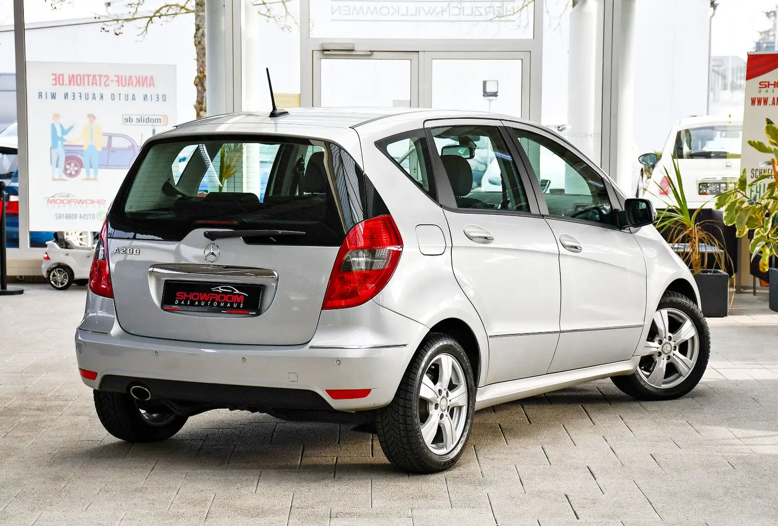 Mercedes-Benz A 200 Avantgarde Automatik Parkhilfe Sitzheizung Silber - 2