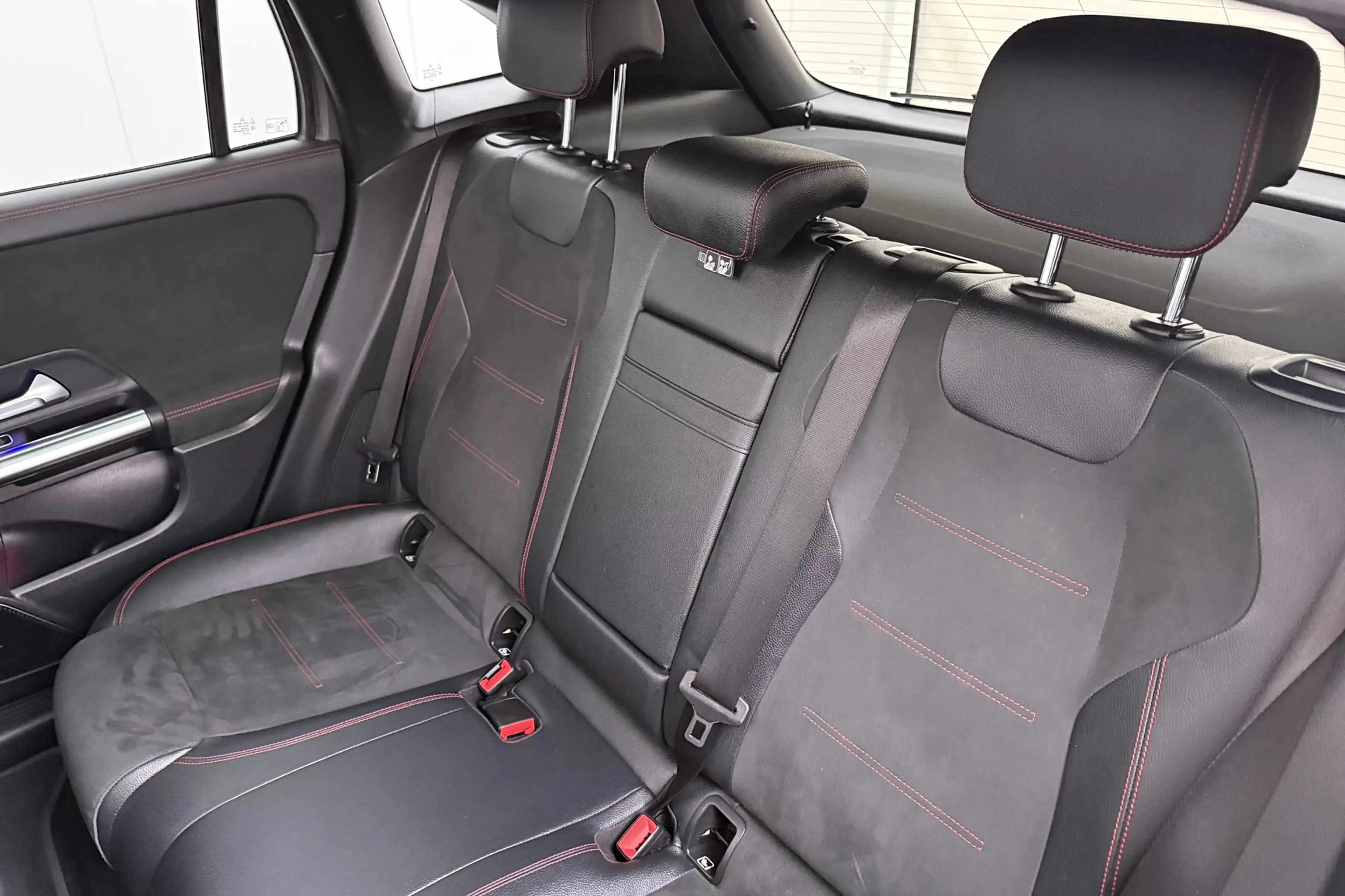 Mercedes-Benz EQA 250 AMG+ 67 kWh (95%SOH) Pano-Dak Burmester Memory — photo 13