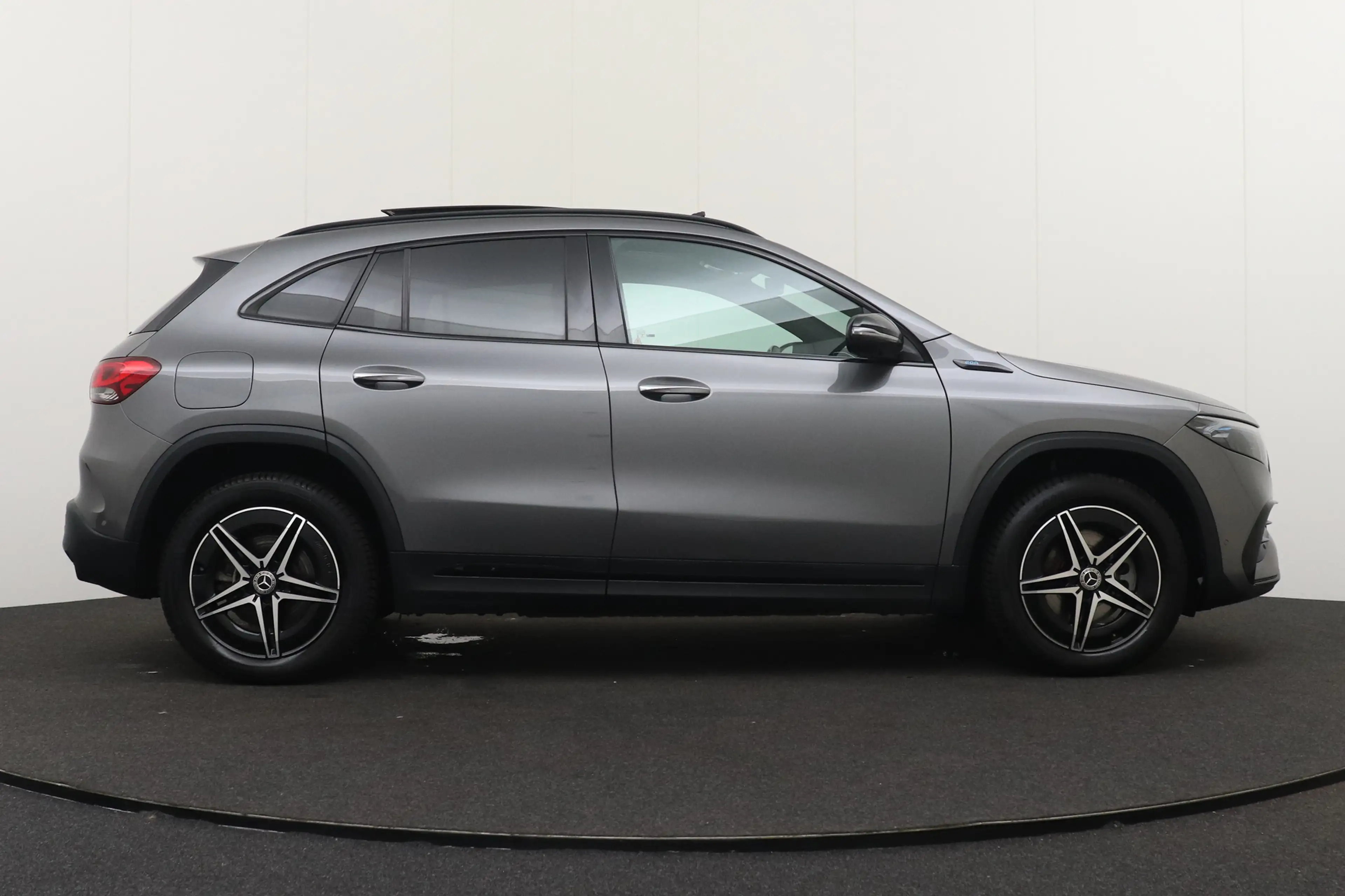 Mercedes-Benz EQA 250 AMG+ 67 kWh (95%SOH) Pano-Dak Burmester Memory — photo 7