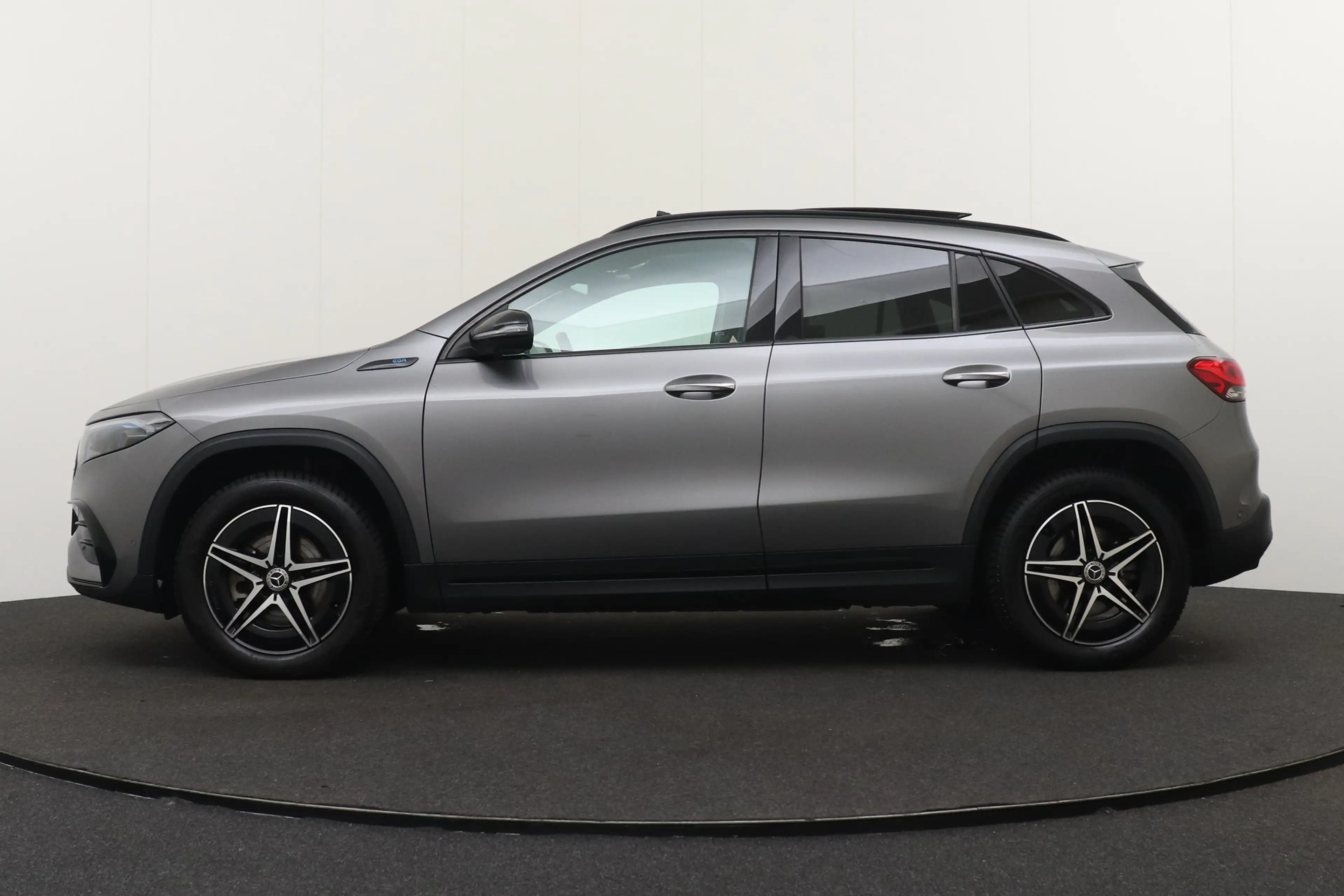 Mercedes-Benz EQA 250 AMG+ 67 kWh (95%SOH) Pano-Dak Burmester Memory — photo 6
