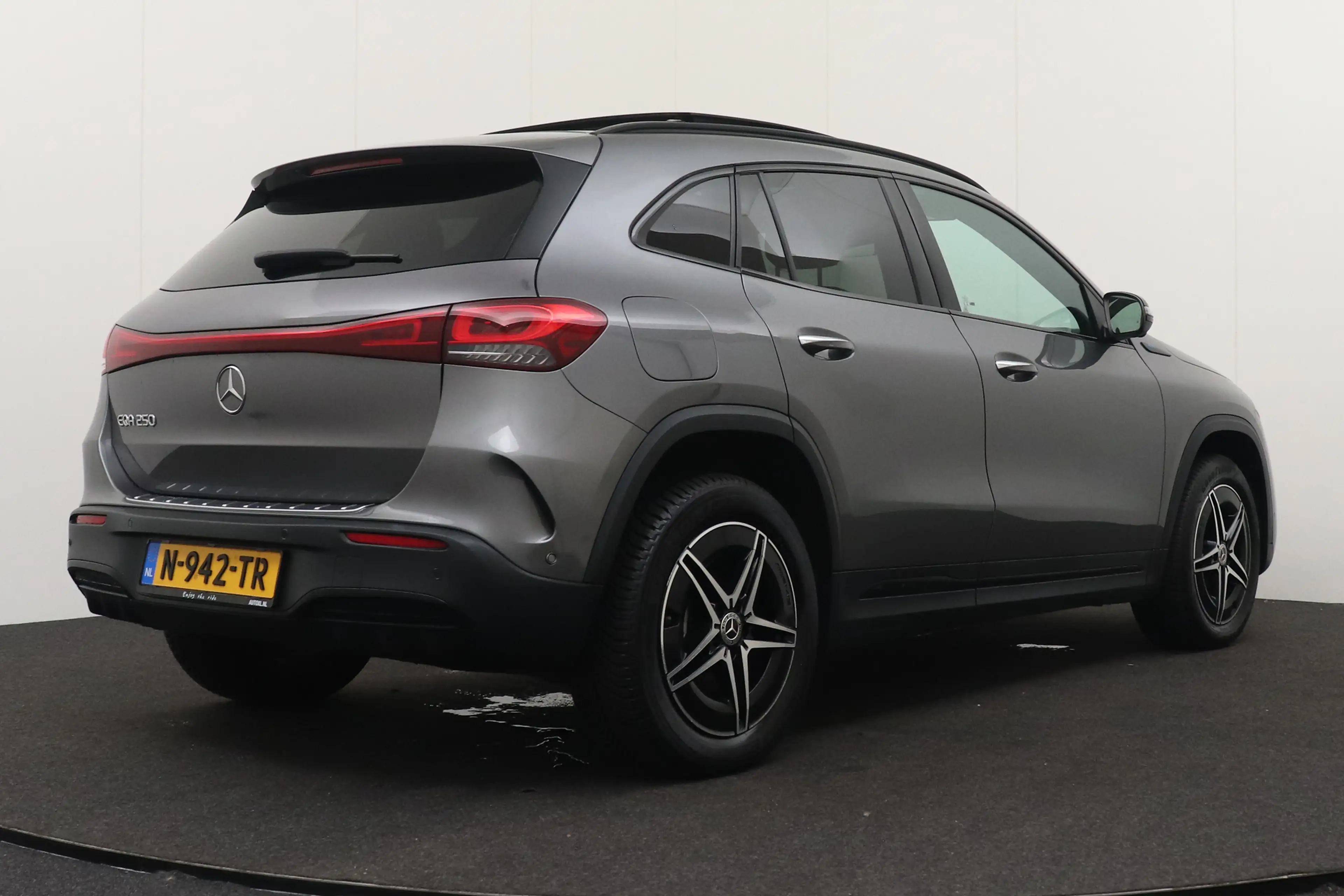 Mercedes-Benz EQA 250 AMG+ 67 kWh (95%SOH) Pano-Dak Burmester Memory — photo 3