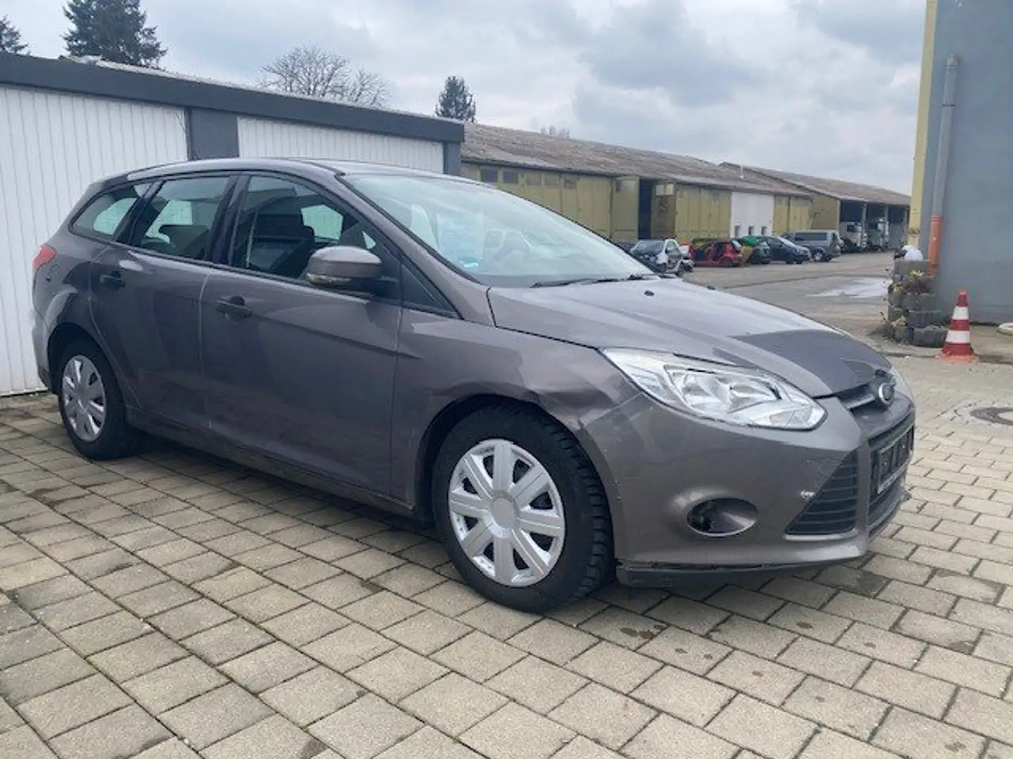Ford Focus Turnier 1.0 EcoBoost Start-Stopp-System Titanium Grau - 2