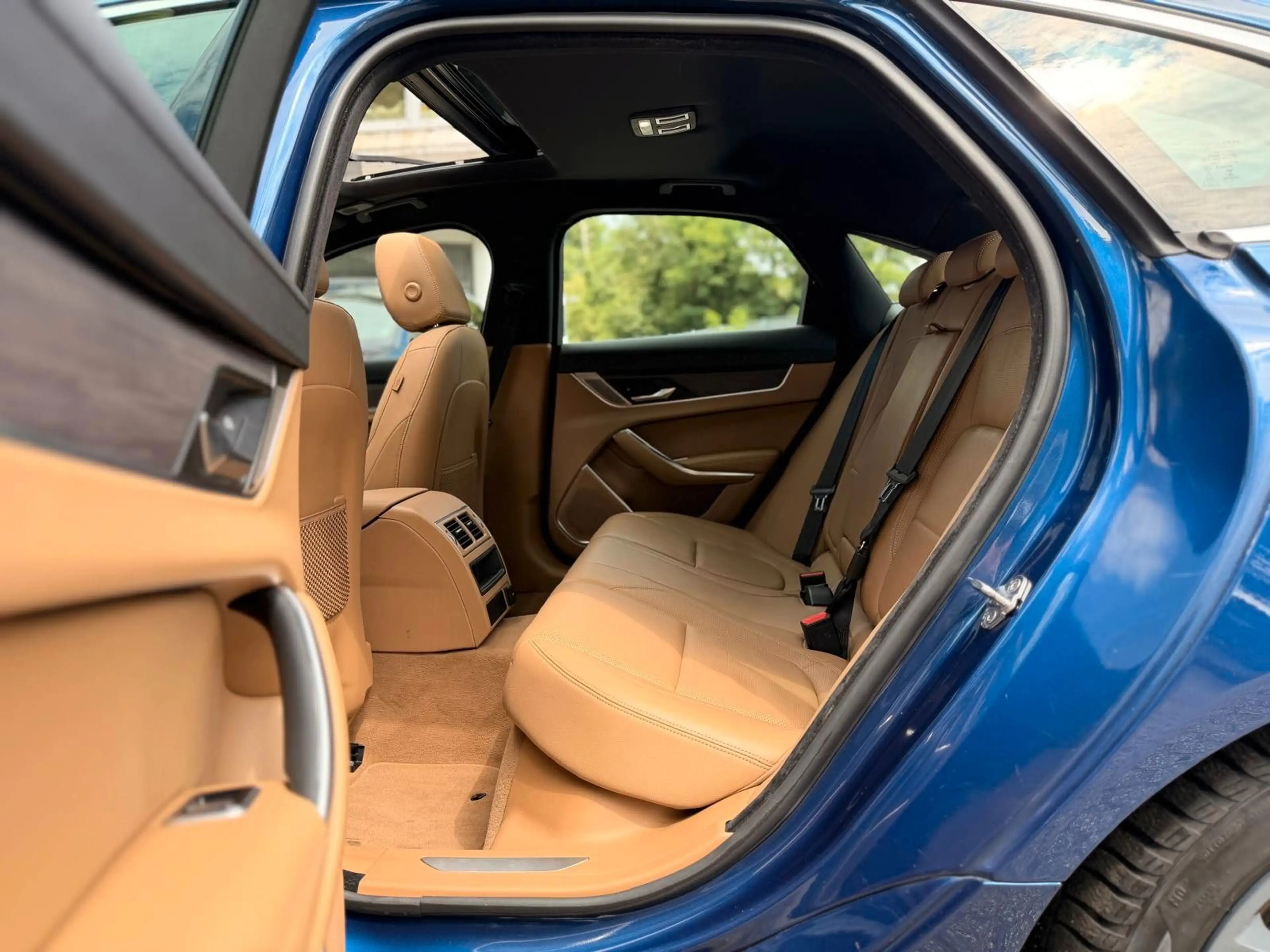 Jaguar XF D200 Mild-Hybrid AWD HSE R-DYNAMIC S — photo 12