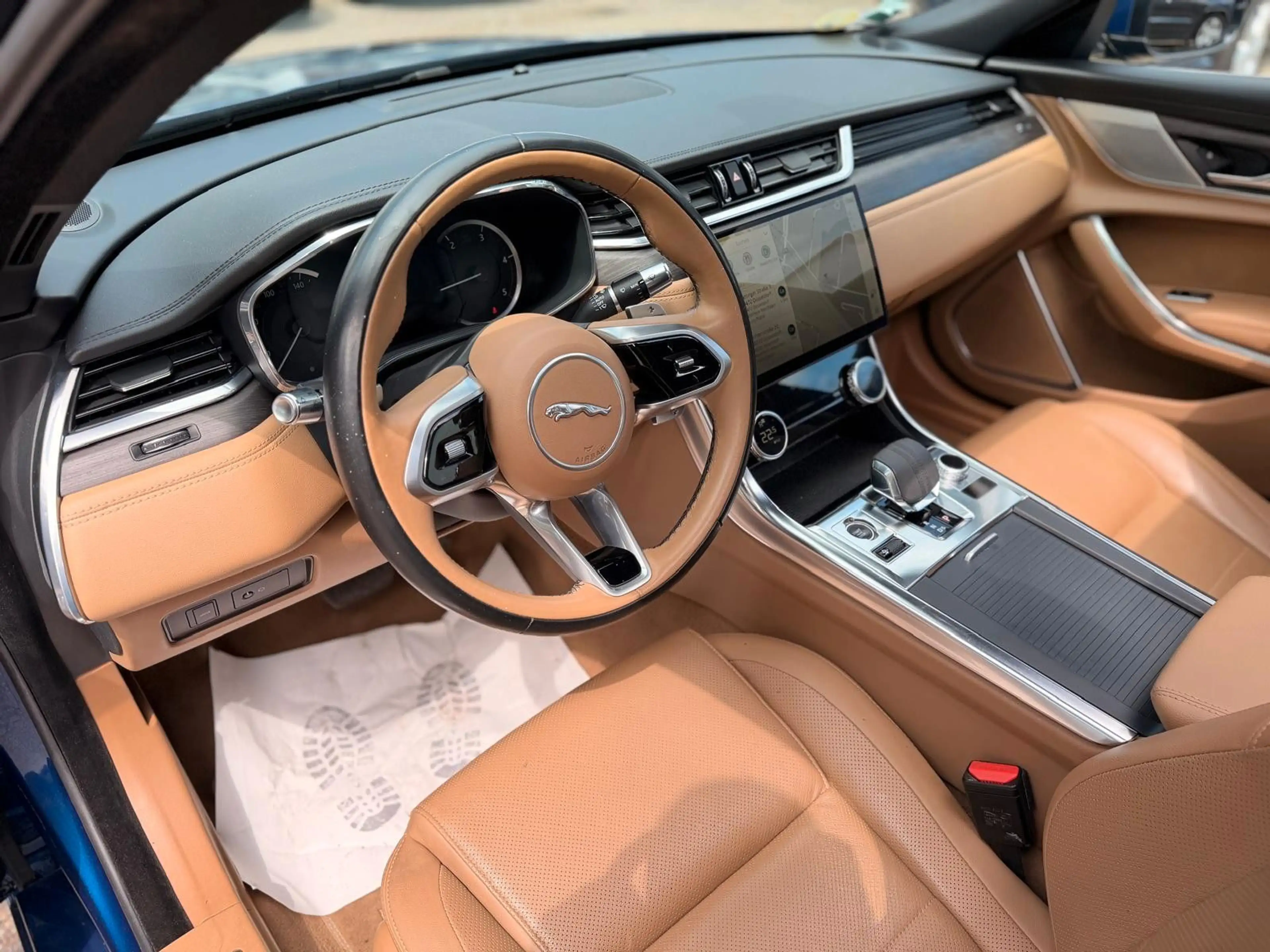 Jaguar XF D200 Mild-Hybrid AWD HSE R-DYNAMIC S — photo 11