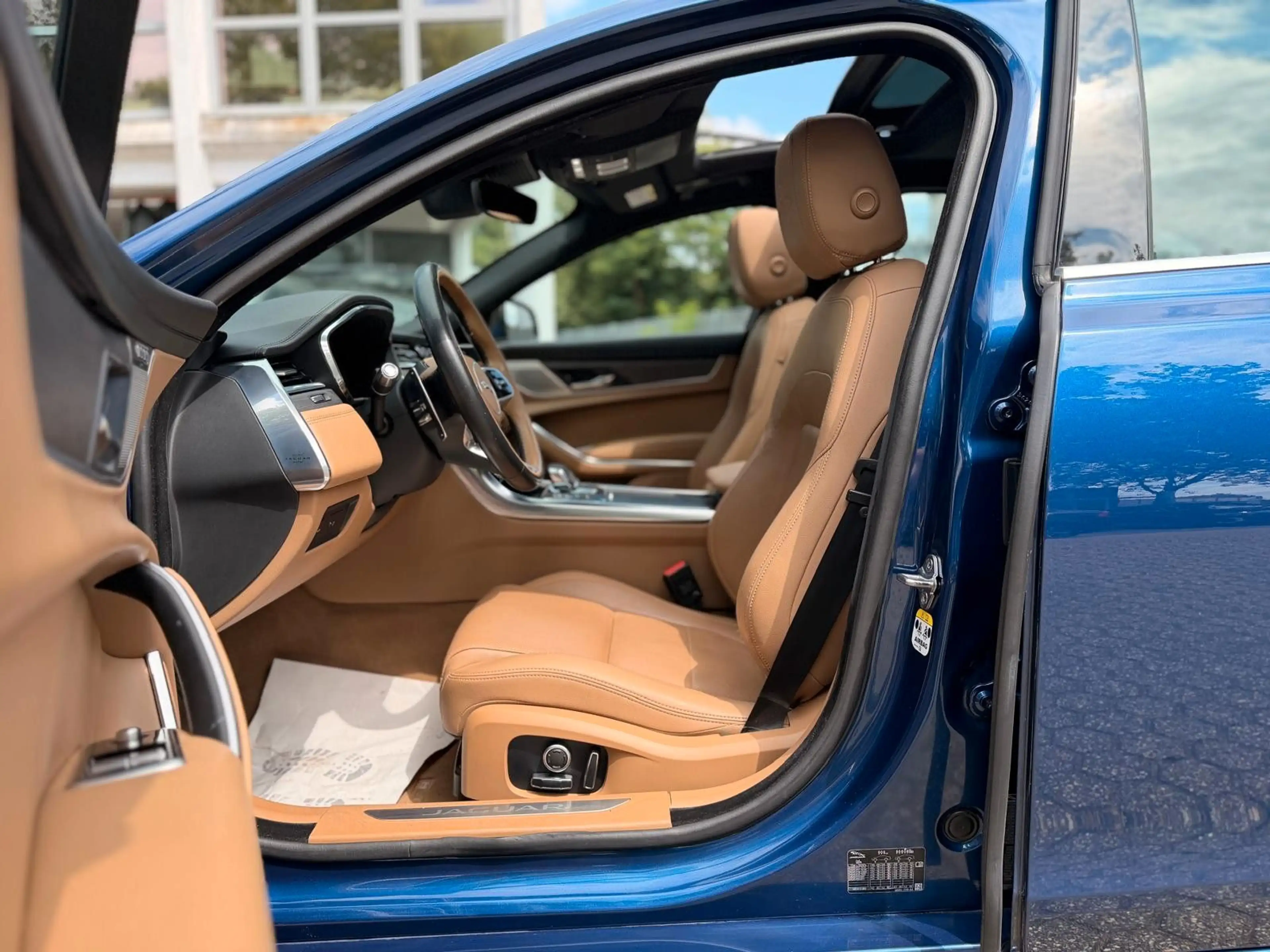 Jaguar XF D200 Mild-Hybrid AWD HSE R-DYNAMIC S — photo 10