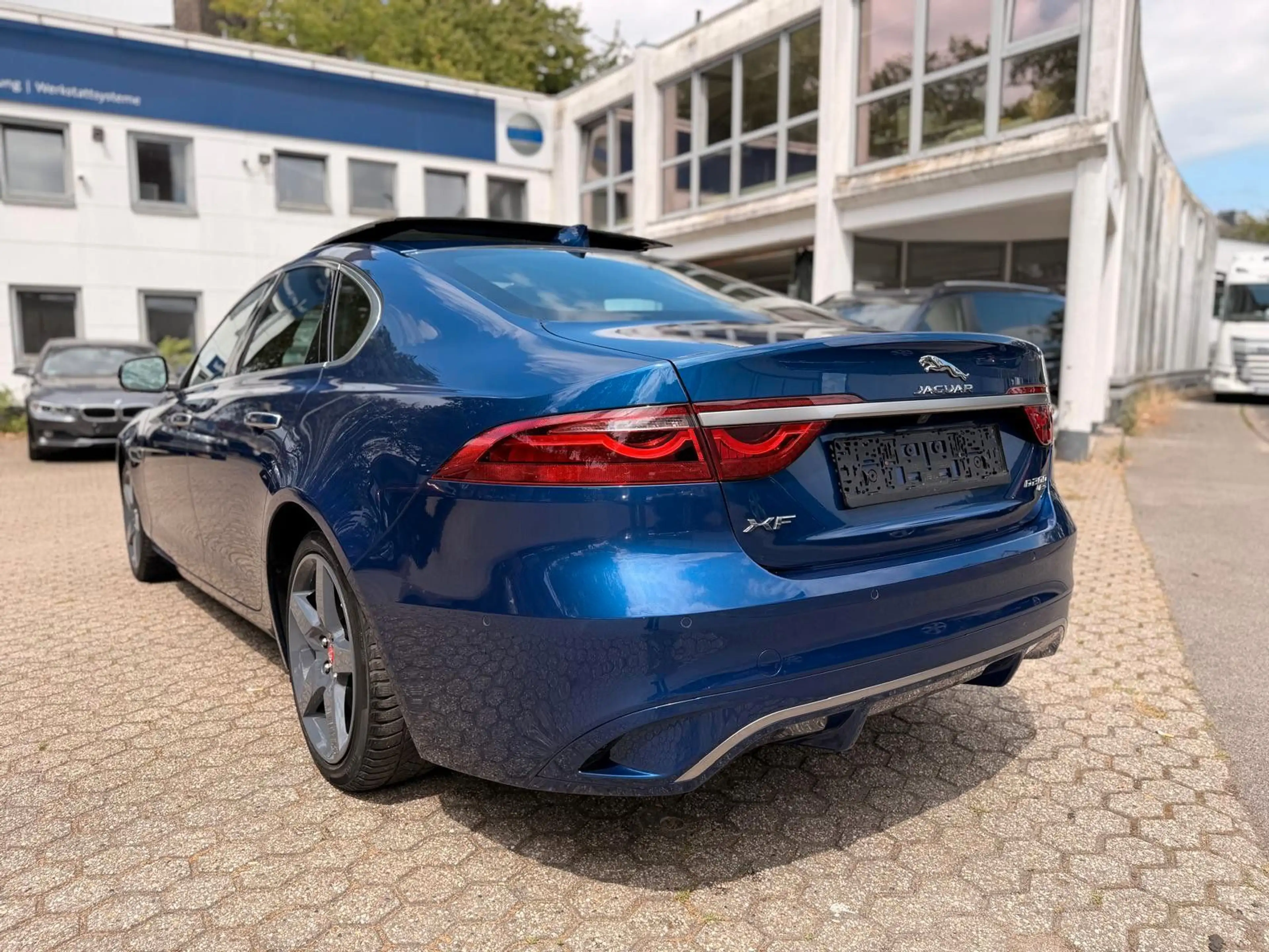 Jaguar XF D200 Mild-Hybrid AWD HSE R-DYNAMIC S — photo 4