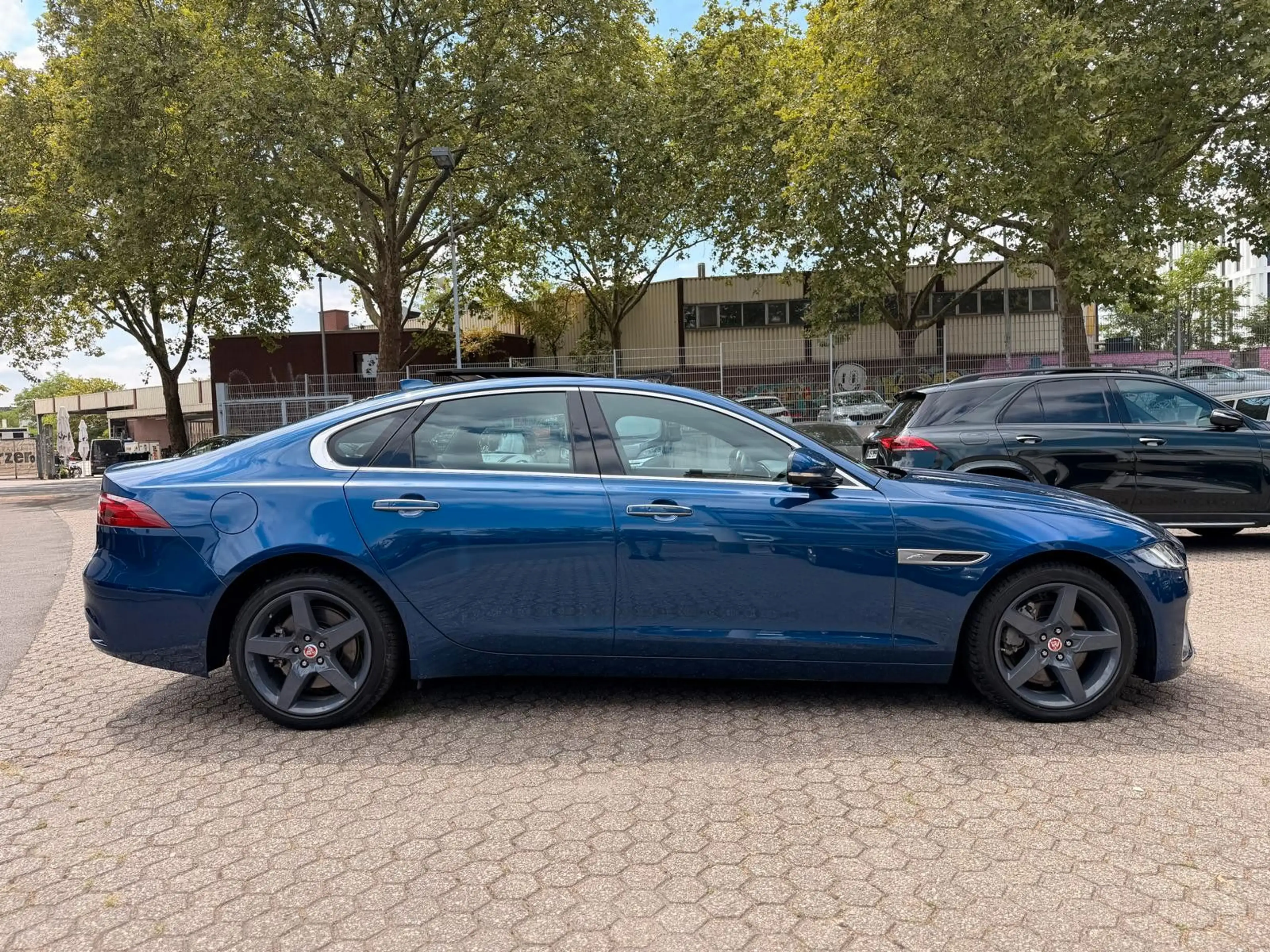 Jaguar XF D200 Mild-Hybrid AWD HSE R-DYNAMIC S — photo 7