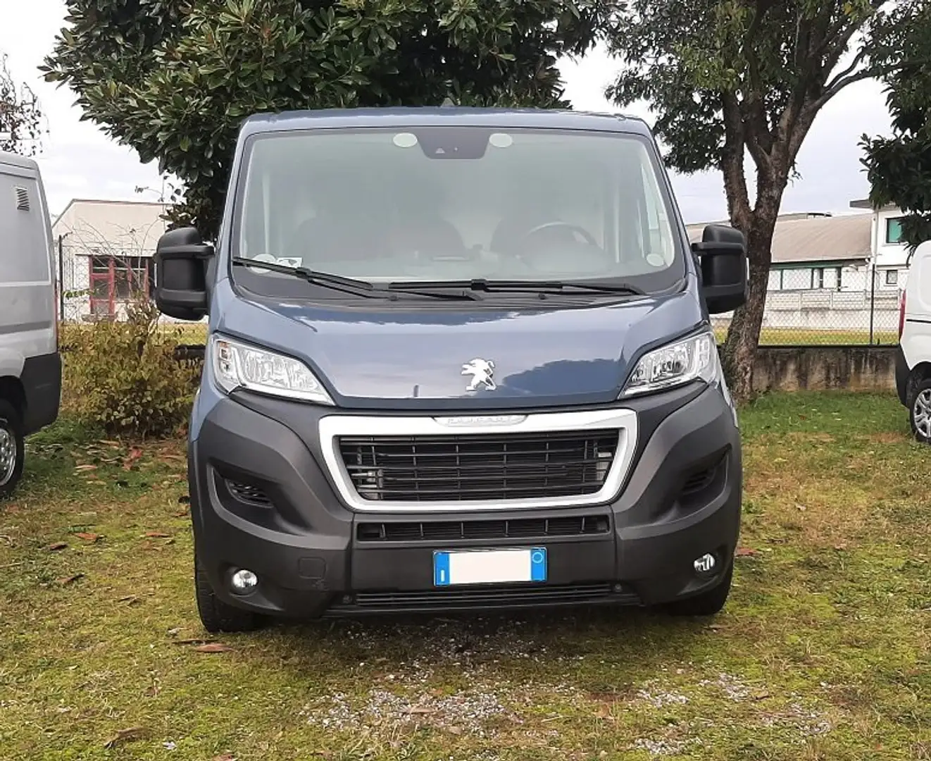 Peugeot Boxer Grau - 2