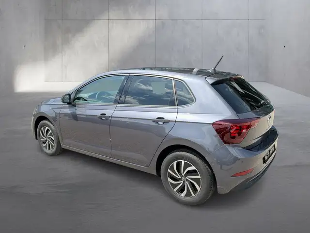 Volkswagen Polo view 3
