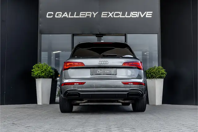 Audi Q5 view 6