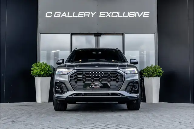 Audi Q5 view 2
