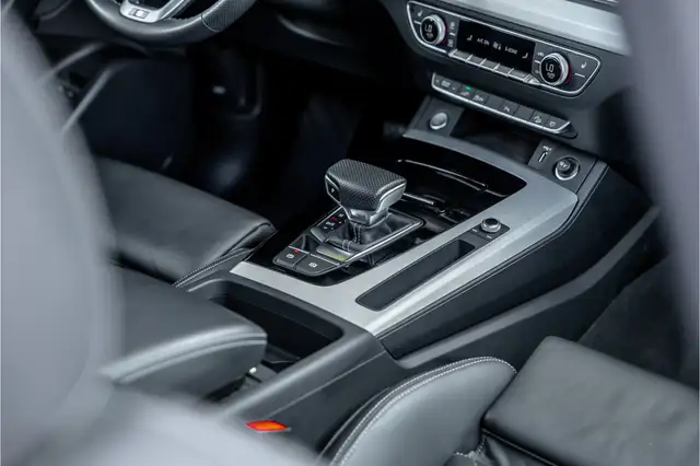 Audi Q5 view 17