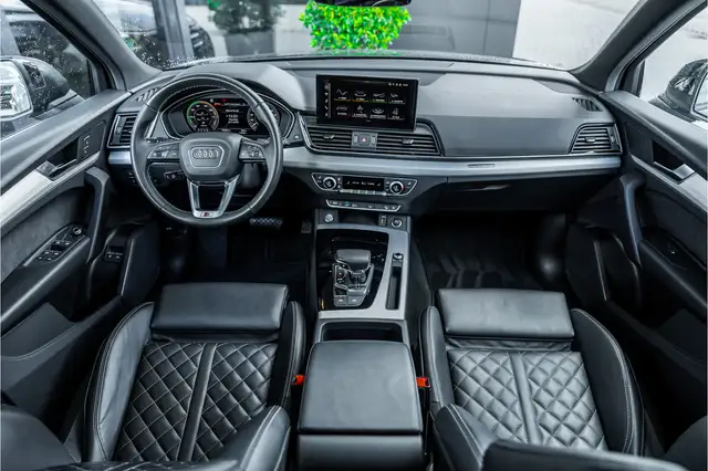 Audi Q5 view 8