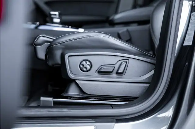 Audi Q5 view 18
