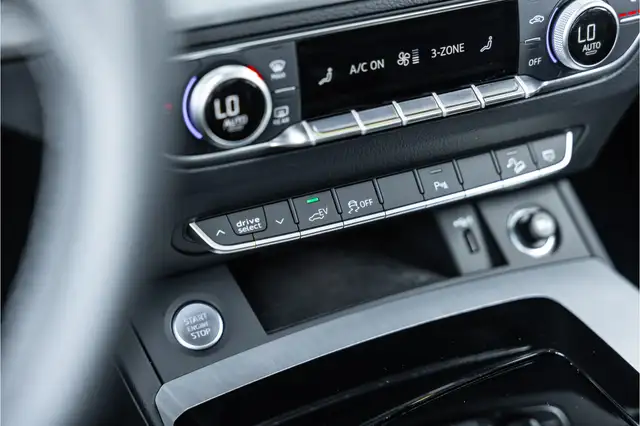 Audi Q5 view 16