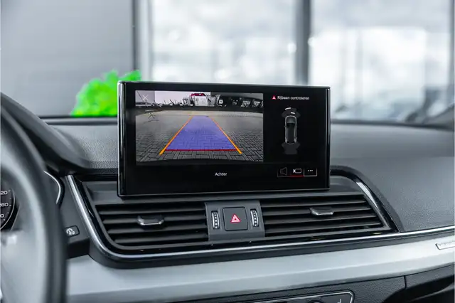 Audi Q5 view 12