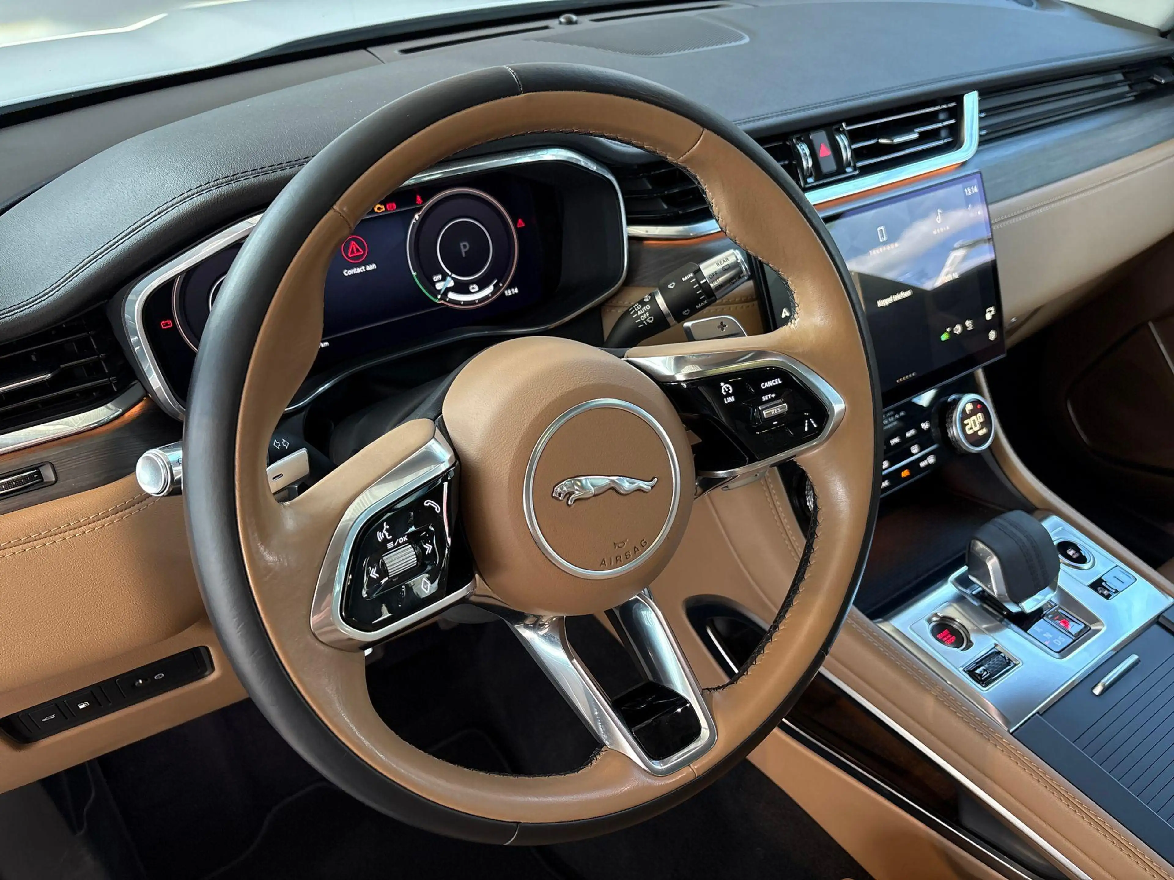 Jaguar F-Pace P400e S - PANO.DAK | BLACK EXT. PACK — photo 16