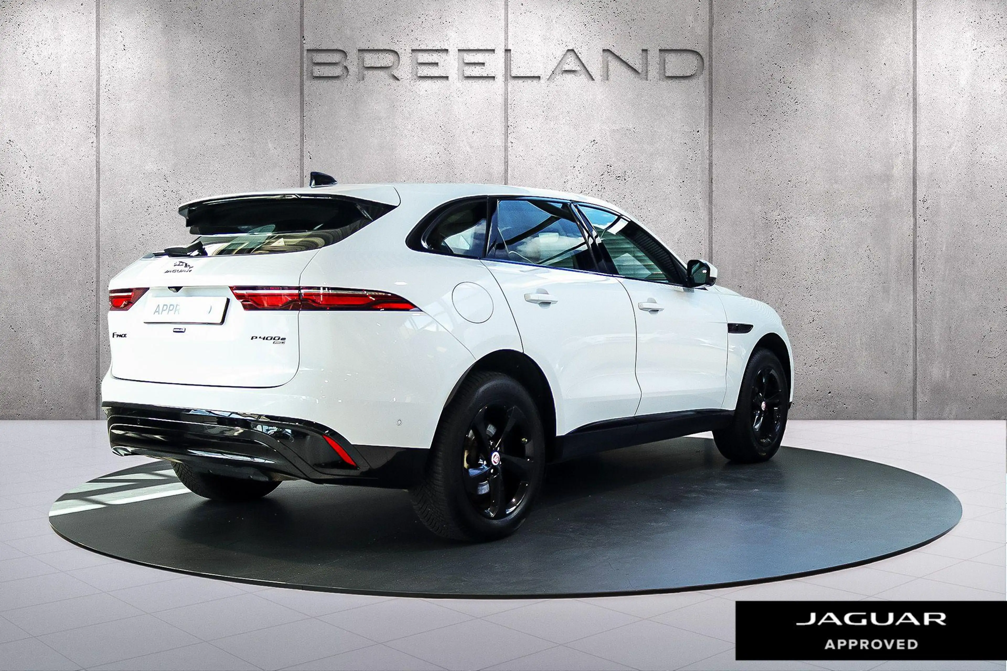 Jaguar F-Pace P400e S - PANO.DAK | BLACK EXT. PACK — photo 2