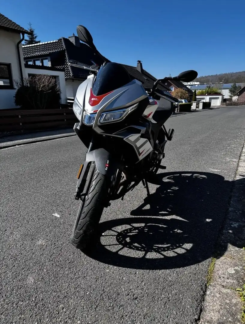Aprilia Tuono Weiß - 1