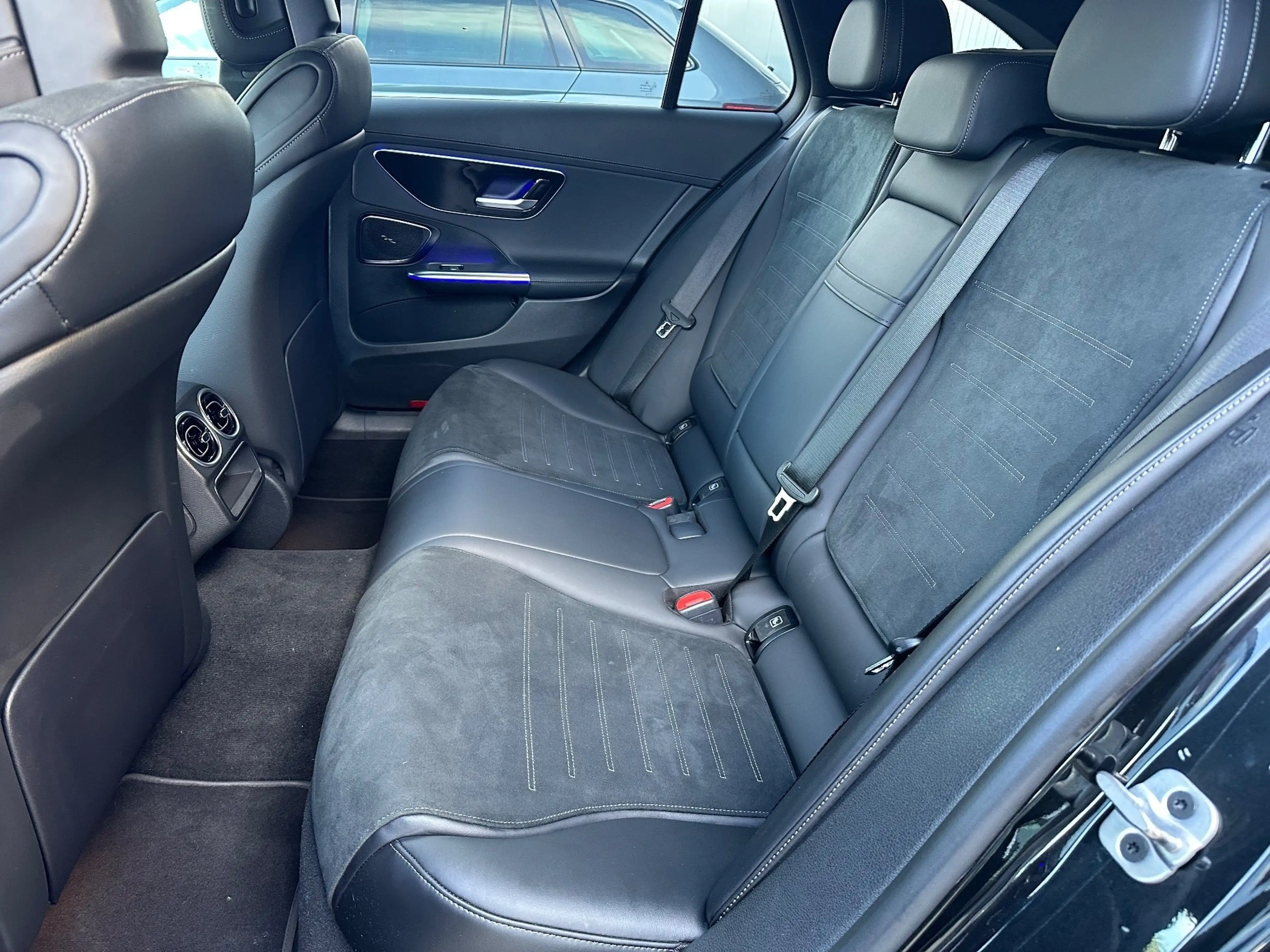 Mercedes-Benz C 300 T AMG Line Advanced NAV+LED+DISTRONIC+KAM+18ZOLL — photo 10