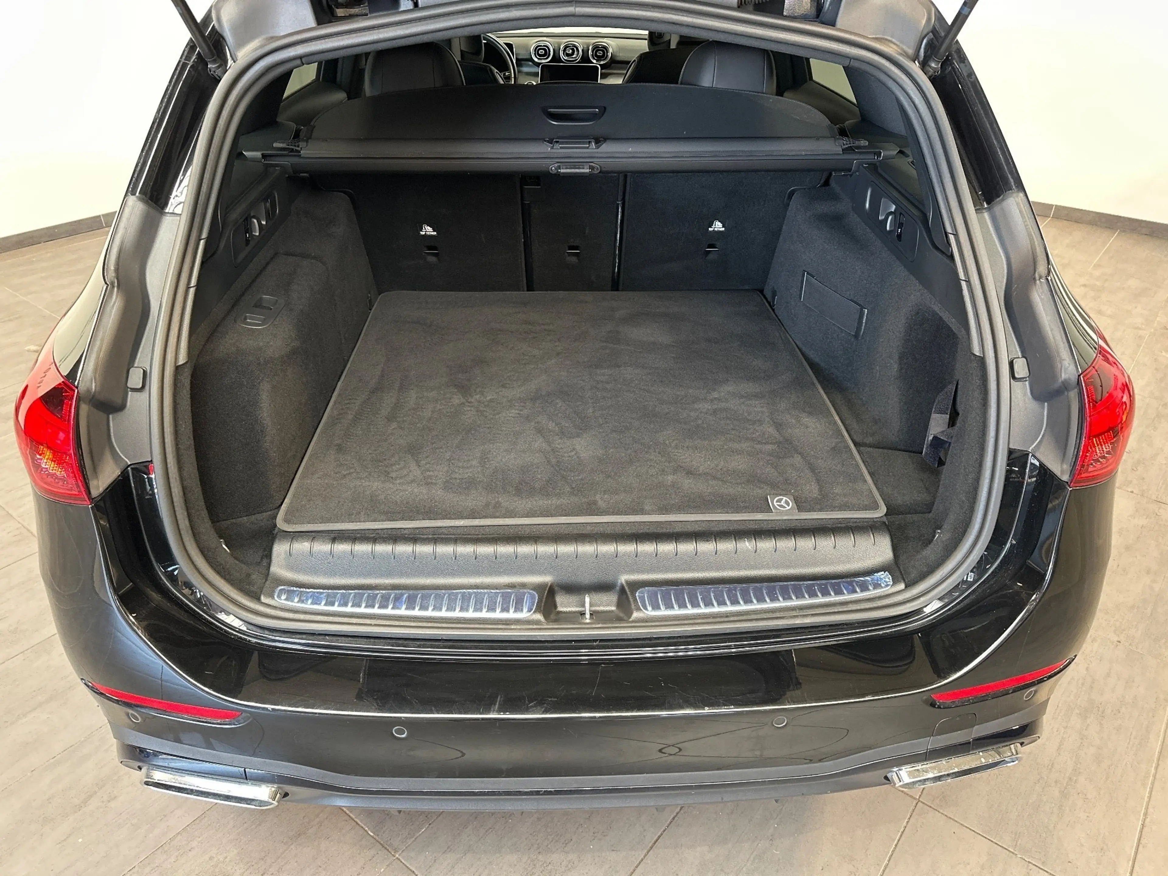 Mercedes-Benz C 300 T AMG Line Advanced NAV+LED+DISTRONIC+KAM+18ZOLL — photo 6