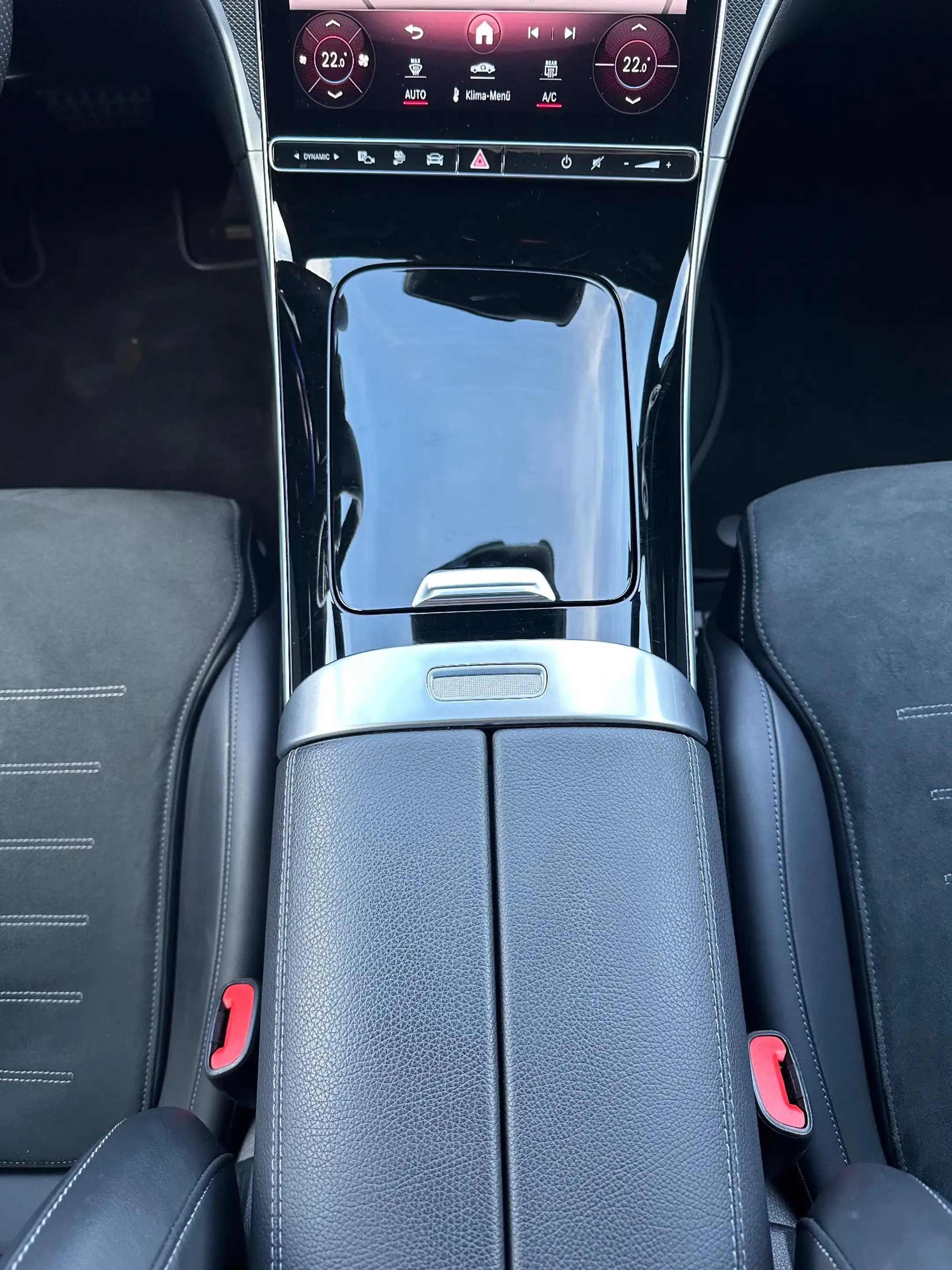 Mercedes-Benz C 300 T AMG Line Advanced NAV+LED+DISTRONIC+KAM+18ZOLL — photo 13