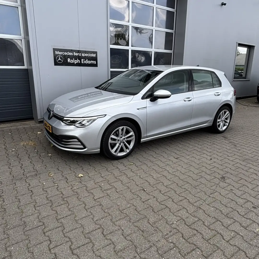 Volkswagen Golf 1.0 eTSI Life Bns Grijs - 1