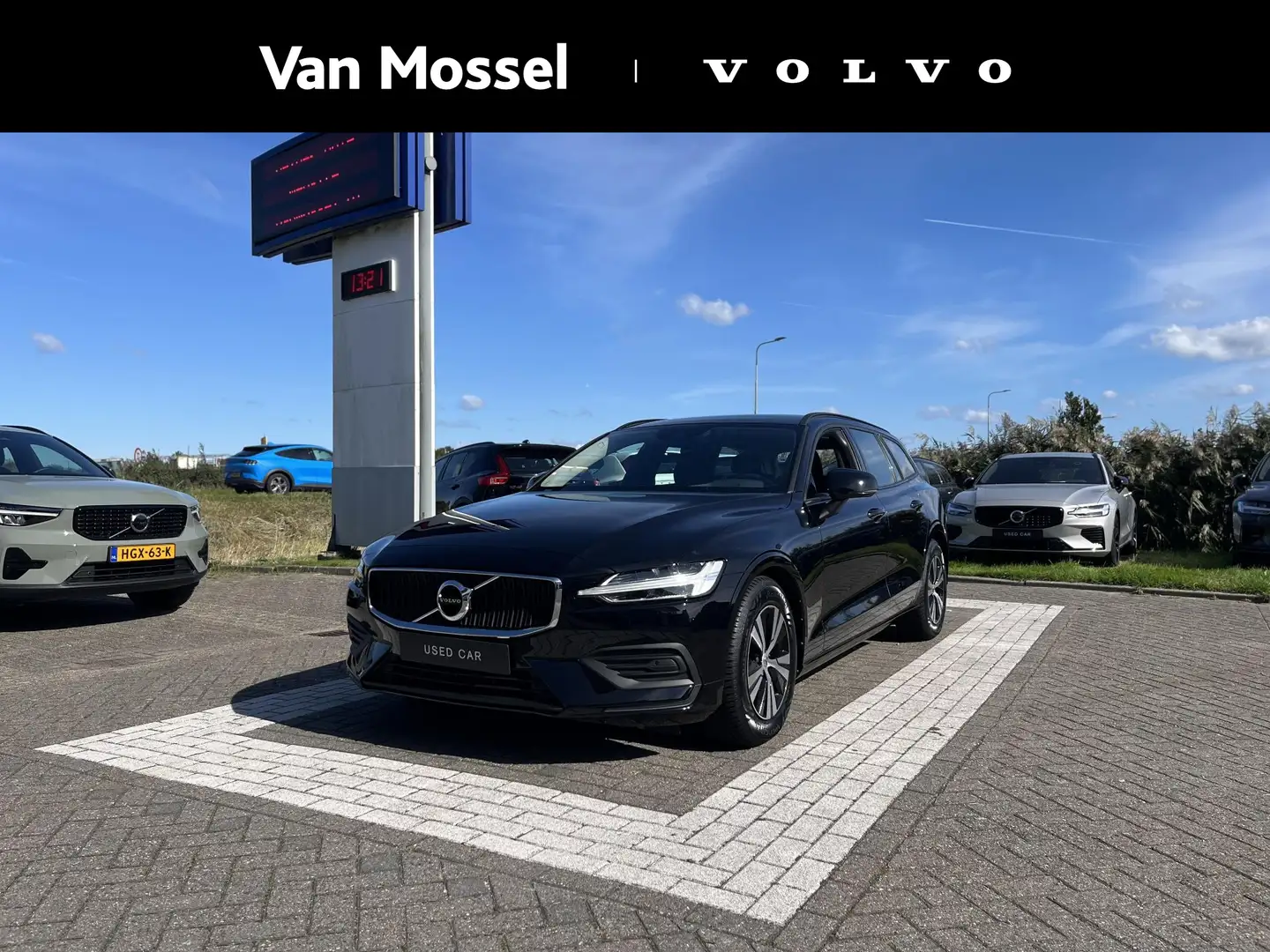 Volvo V60 D3 Momentum Leder 6-Speed | Voorruitverwarming | A Schwarz - 1
