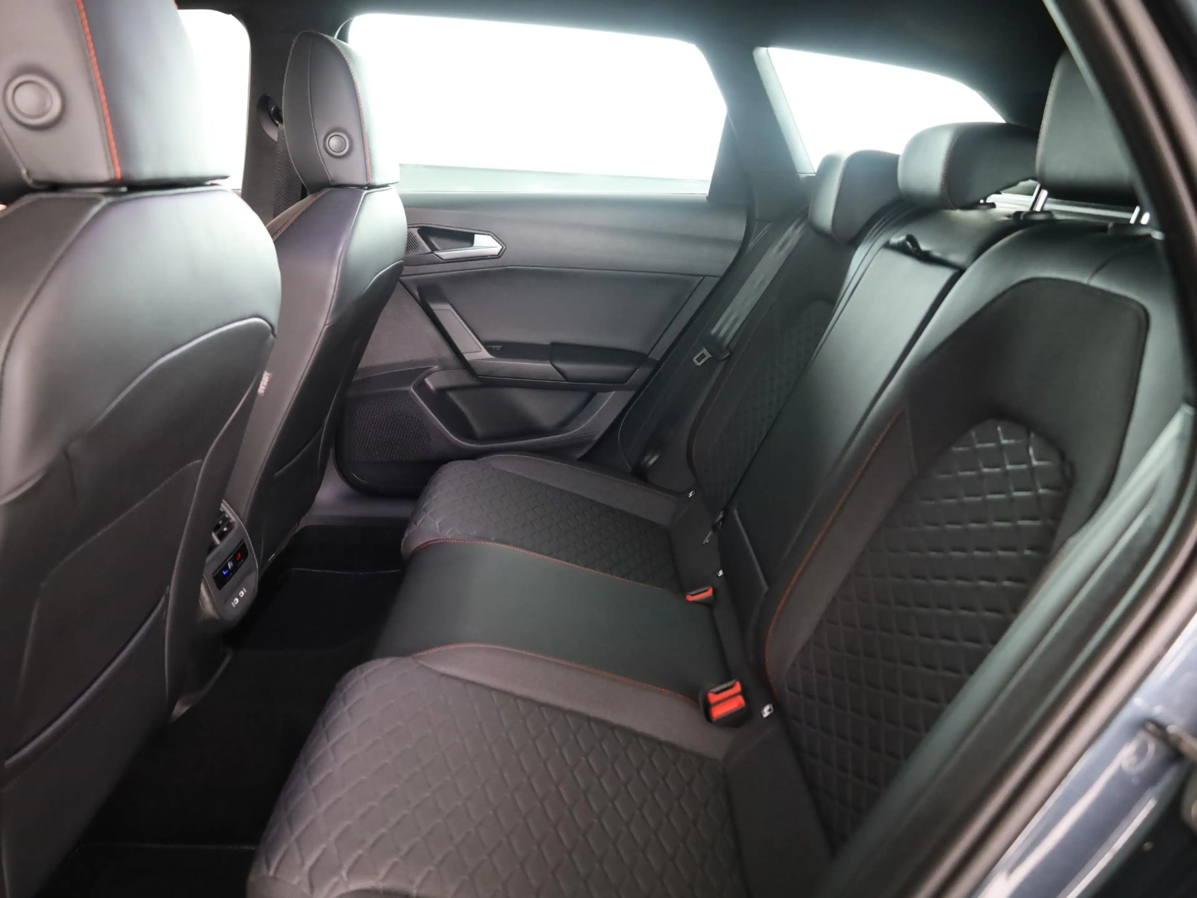 SEAT Leon e-Hybrid Sportstourer 1.5 TSI FR PHEV First Edition 204pk | — photo 14