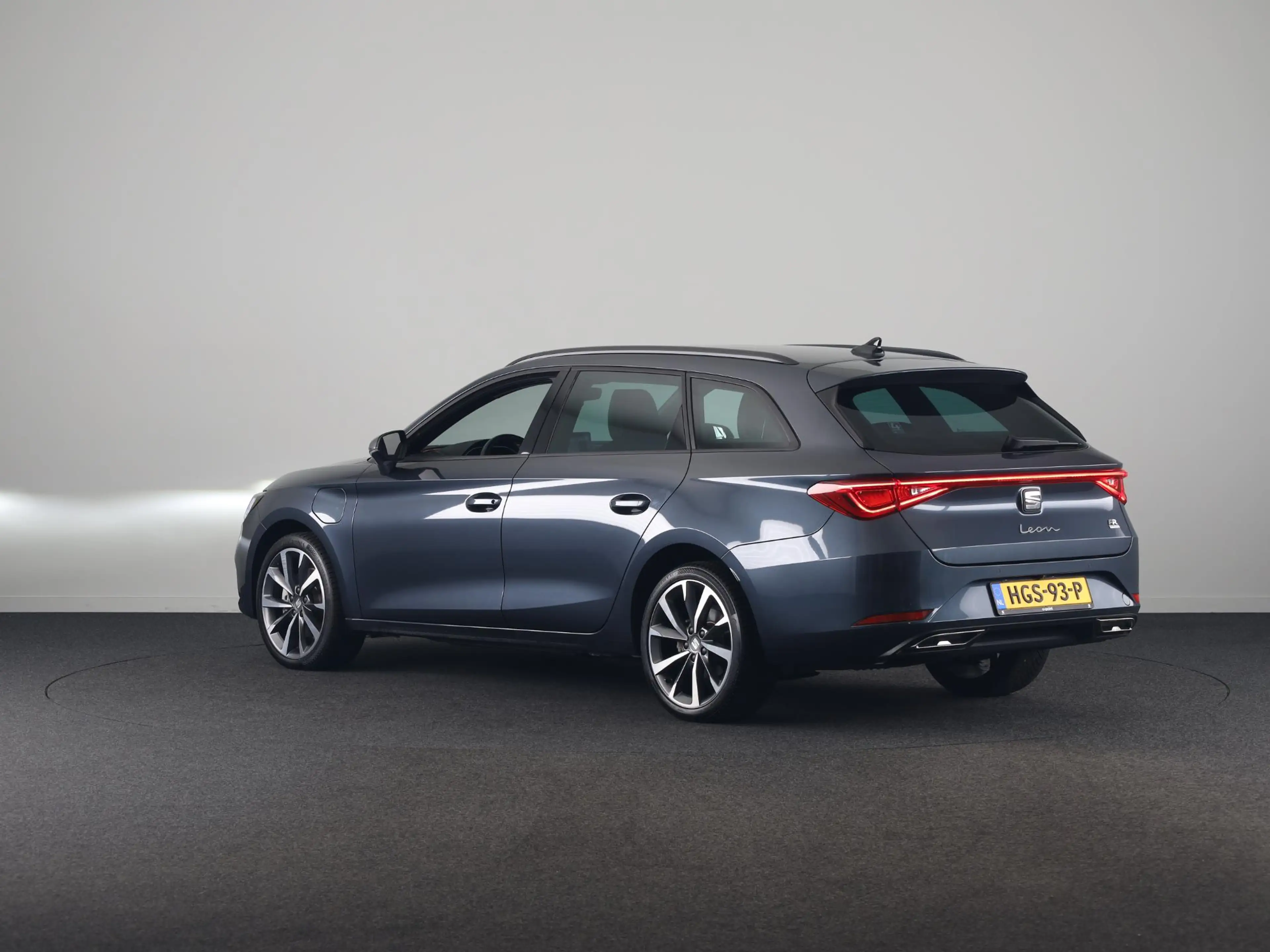 SEAT Leon e-Hybrid Sportstourer 1.5 TSI FR PHEV First Edition 204pk | — photo 3