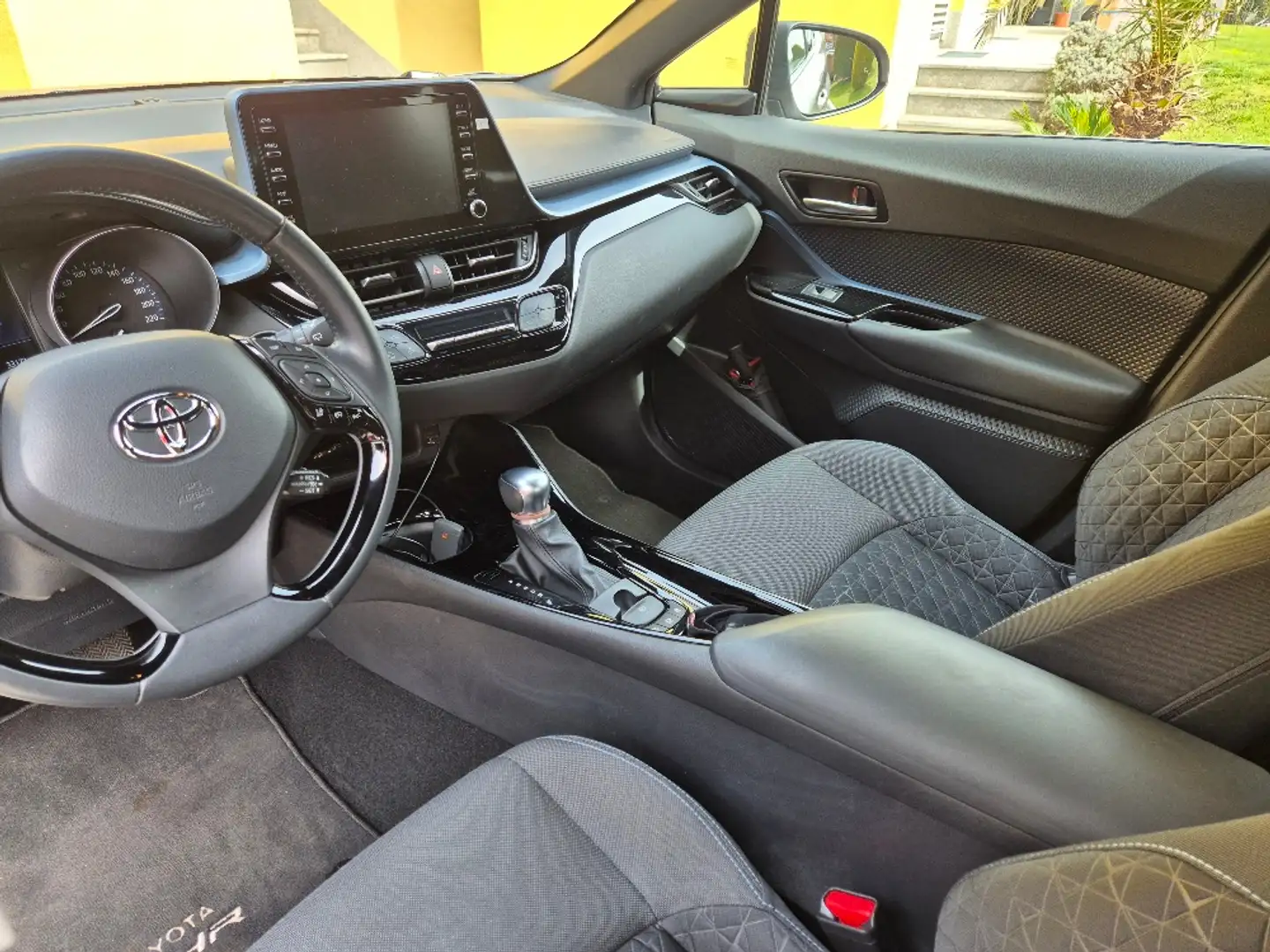 Toyota C-HR C-HR 1,8 Hybrid C-LUB CVT C-LUB Silber - 2