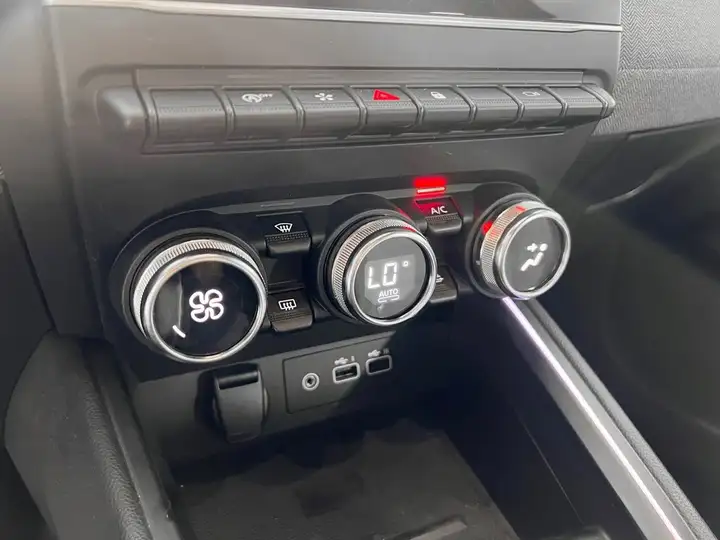 Renault Clio techno TCe GLP 2025, foto 21