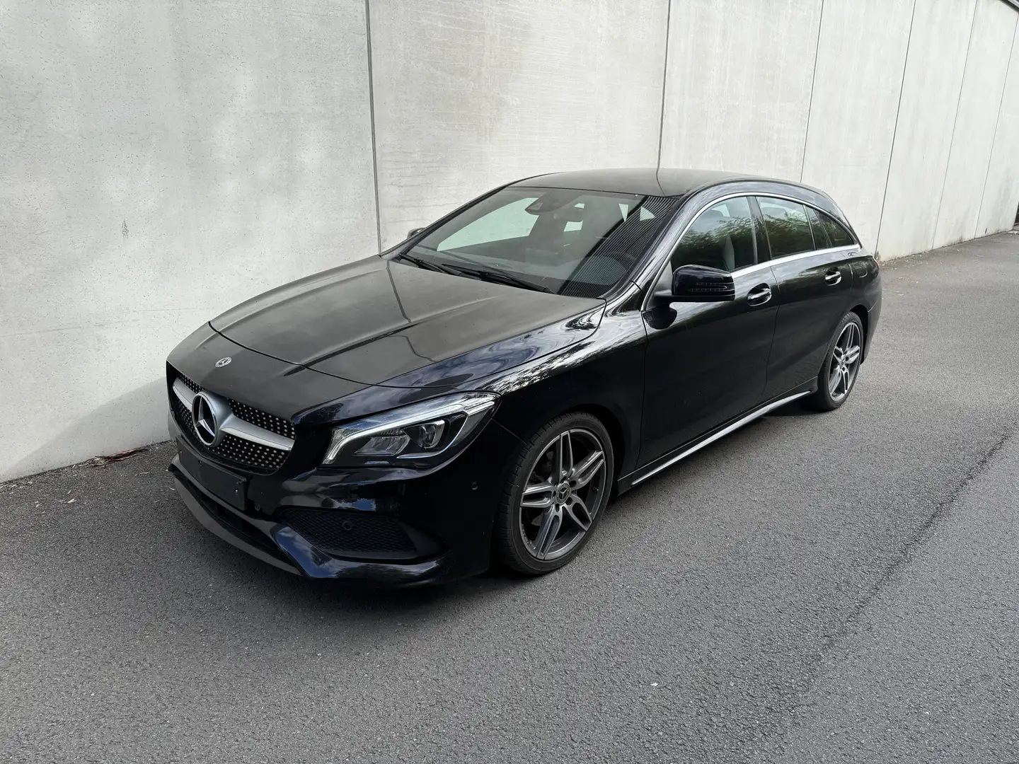 Mercedes-Benz CLA 200 CLA 200 d / Pack AMG / 40.000km ! Zwart - 1