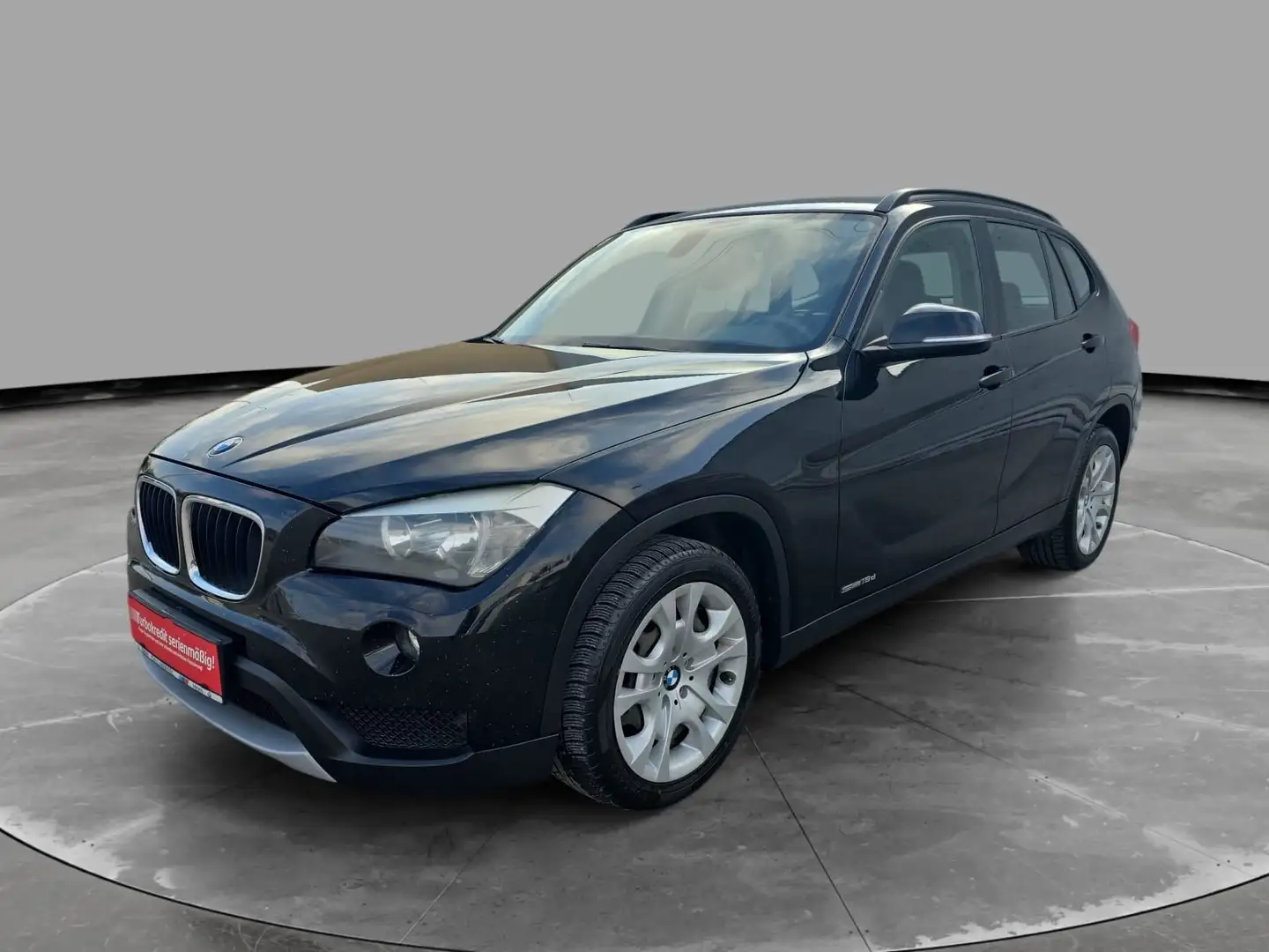 BMW X1 S-drive Schwarz - 1
