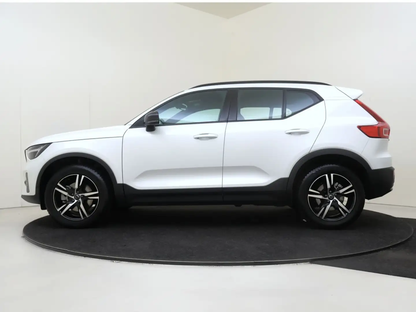 Volvo XC40 B4 Plus Dark | Trekhaak | Harman/Kardon | Wit - 2