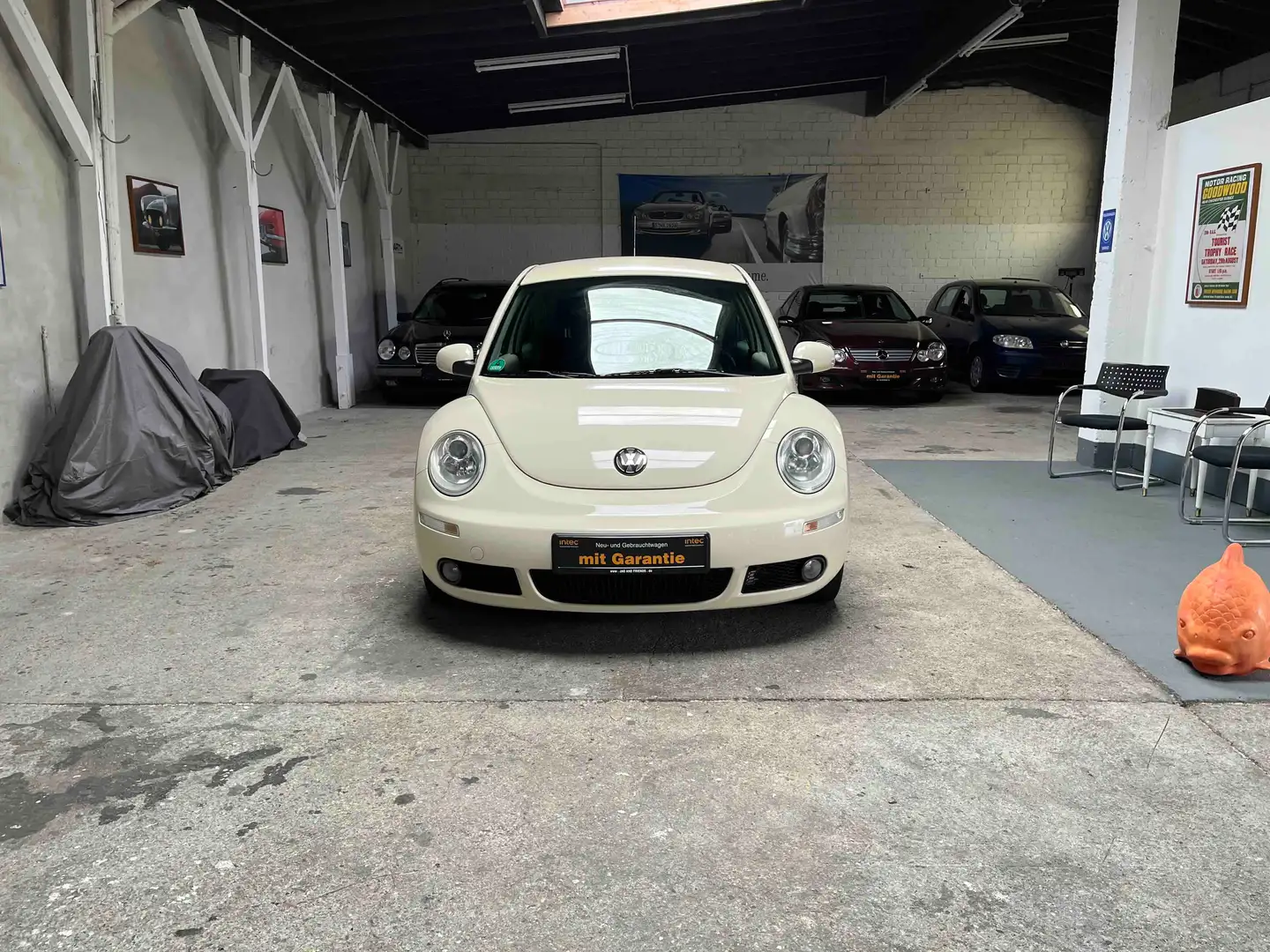 Volkswagen New Beetle 1.4 Freestyle Klima PDC SHZ erst 92.500 km Beige - 2
