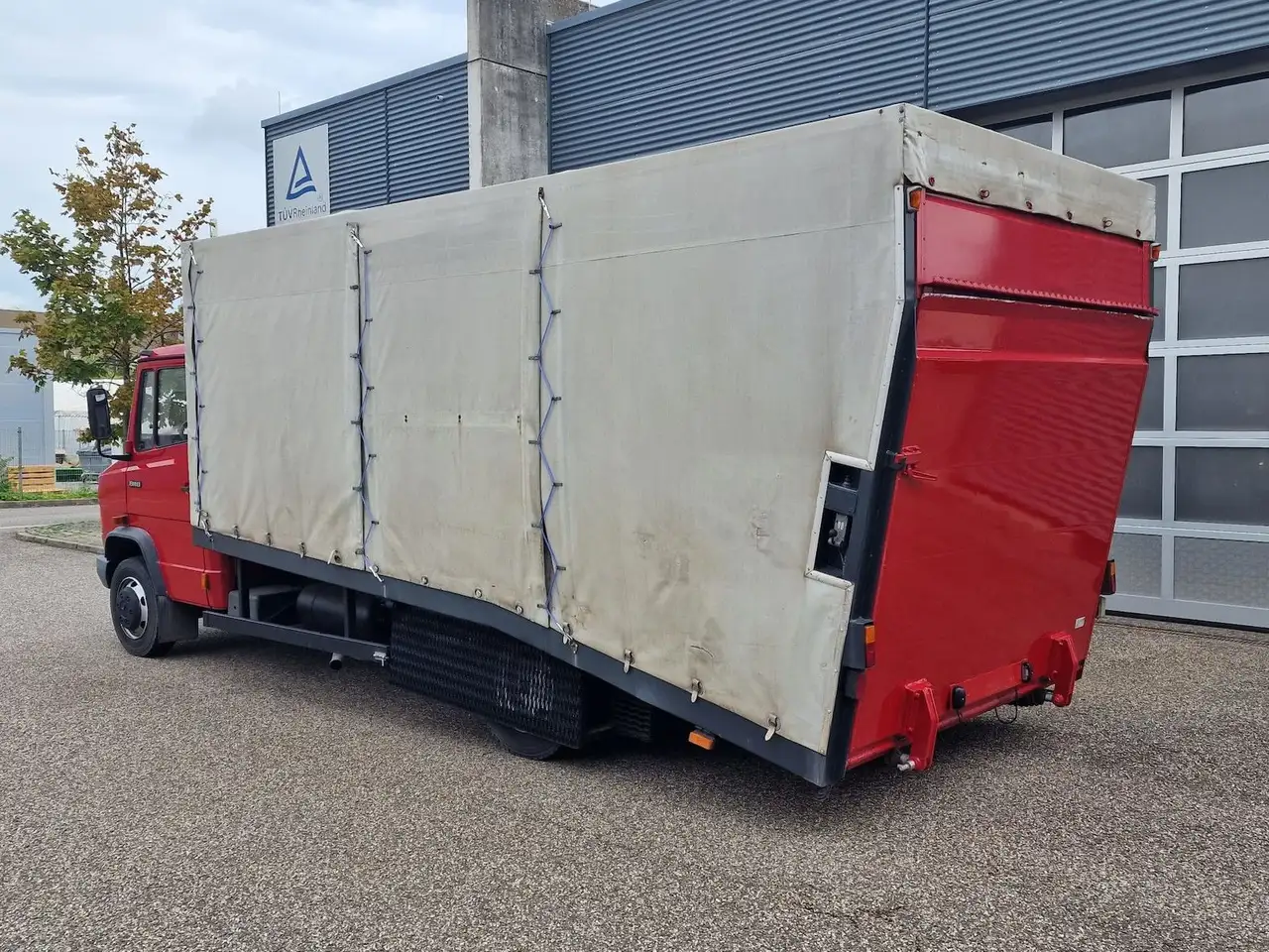 Mercedes-Benz 811D Autotransporter mit Luftfederung, foto 5