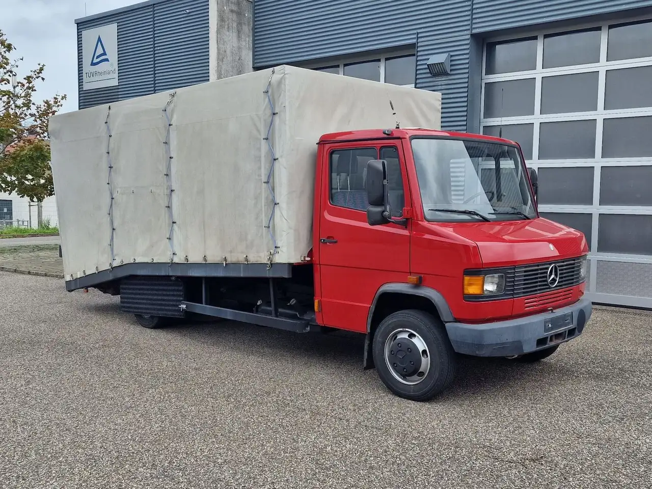Mercedes-Benz 811D Autotransporter mit Luftfederung, foto 6