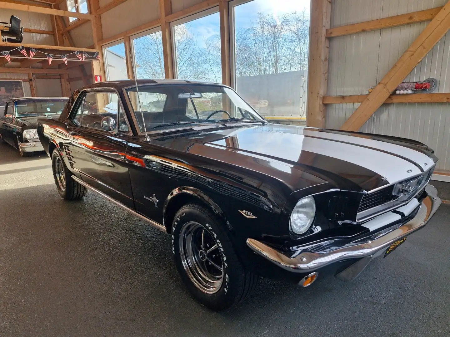 Ford Mustang V8 Automatik TÜV/H neu 1966 Schwarz - 1