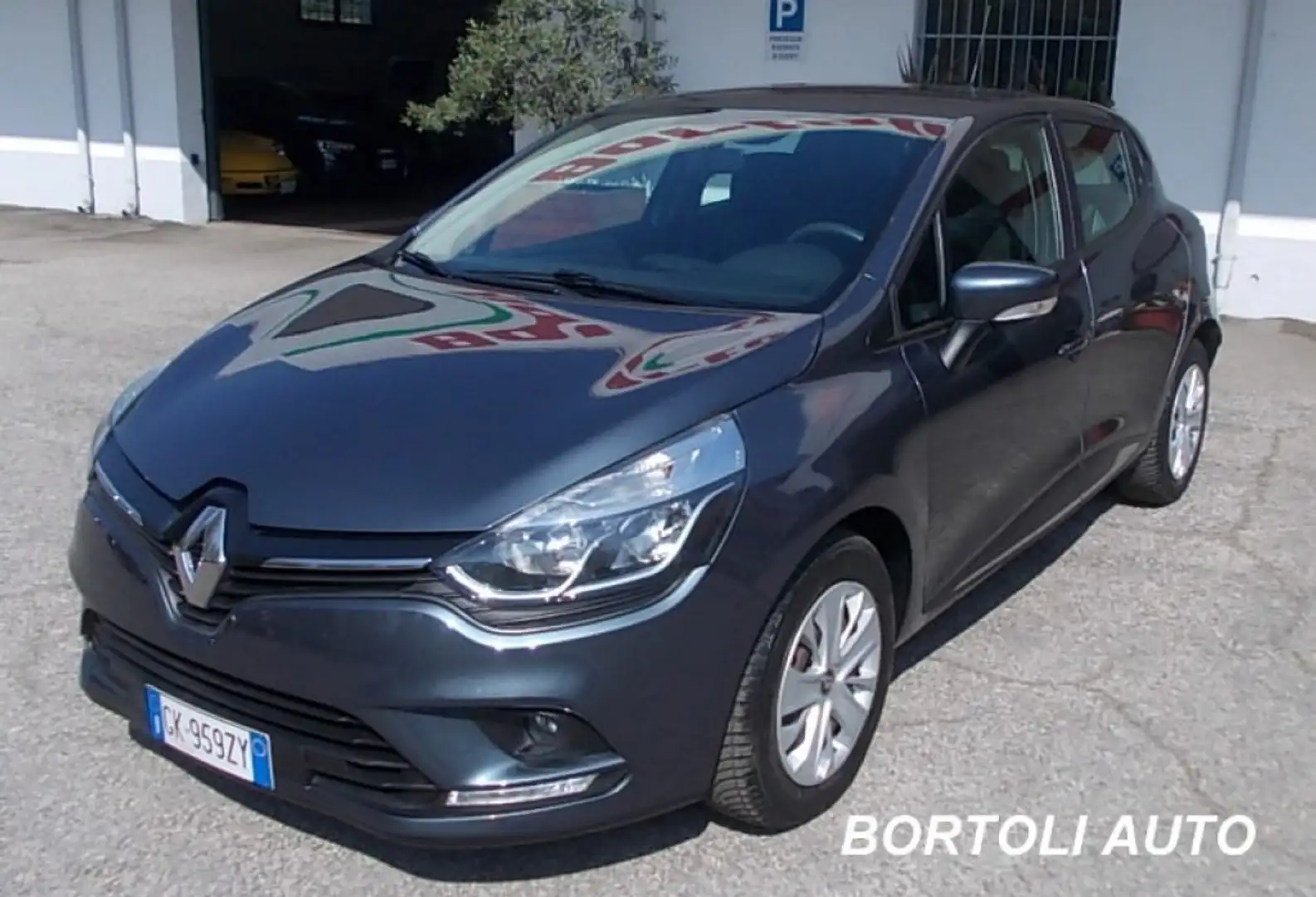 Renault Clio TCe 75cv 59.000 KM  BUSINESS IDONEA NEOPATENTATI Grigio - 1