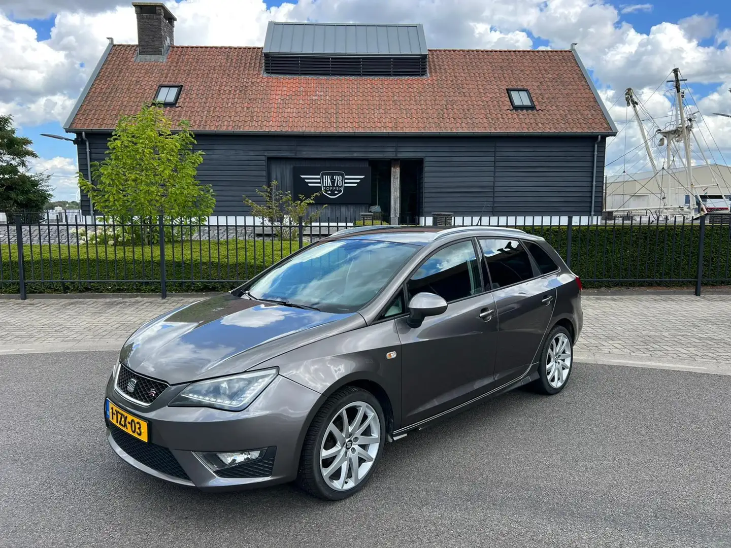 SEAT Ibiza ST 1.2 TSI FR DYNAMIC AIRCO/ECC LED-XENON TREKHAAK Grau - 1