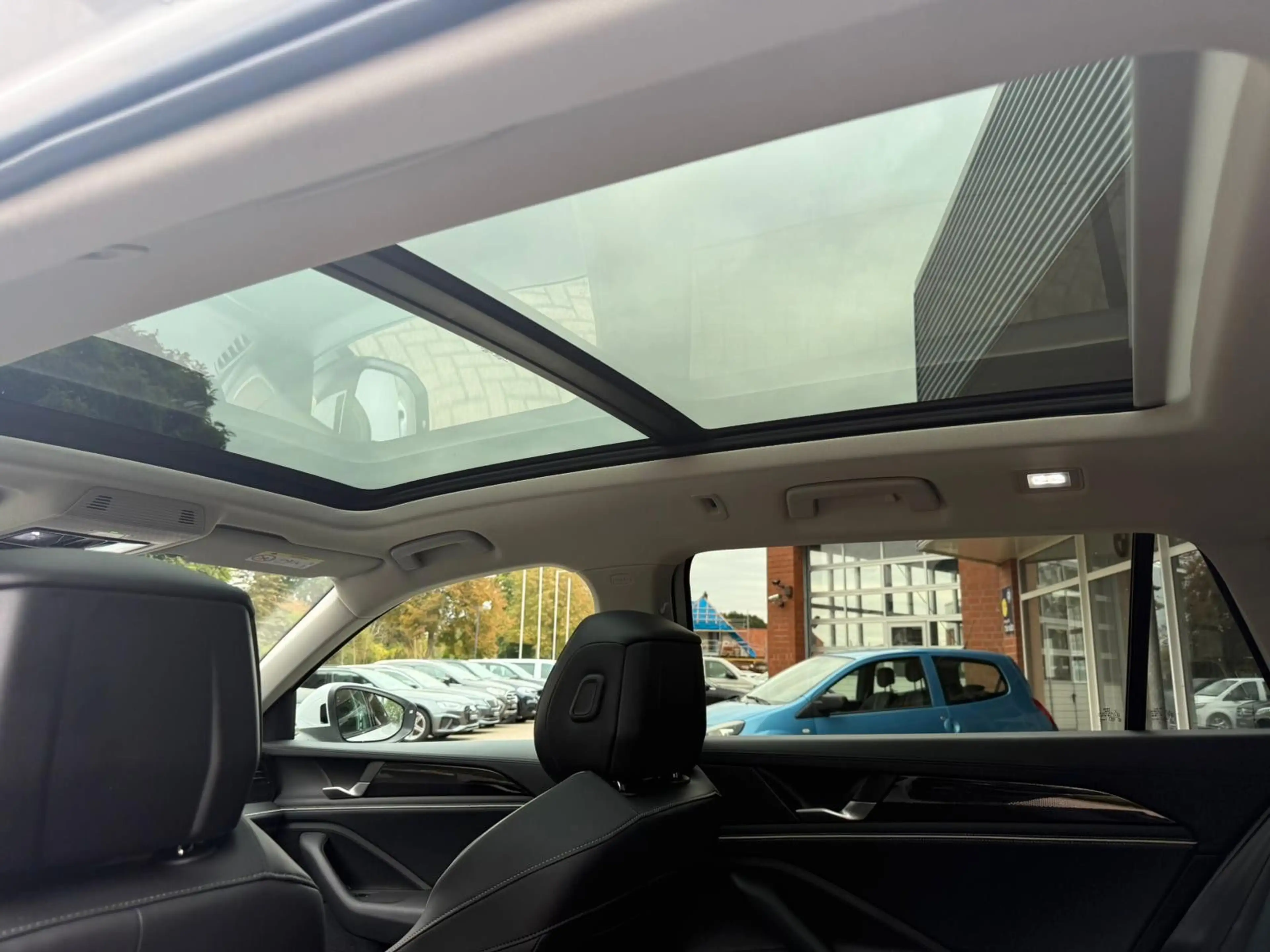 Volkswagen Passat Variant 1.5 eTSI Business*PANO*LED*TOP — photo 15