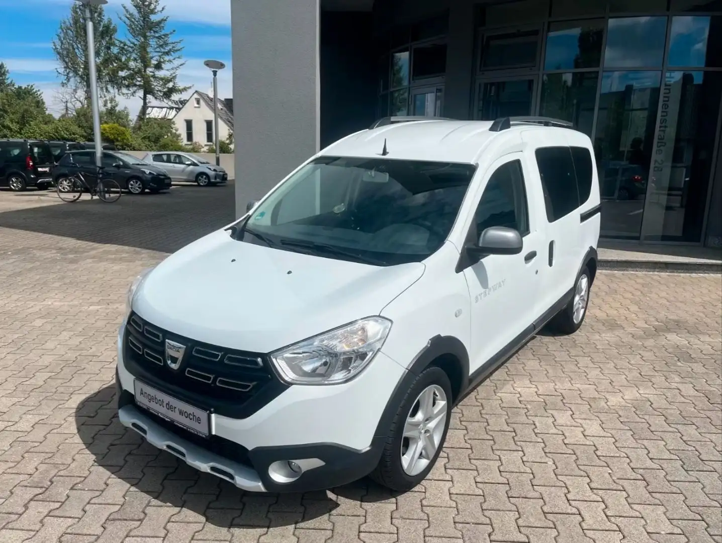 Dacia Dokker Stepway Celeb. CAMPER *SHZ,AHK,PDCh,RFK* Blanc - 1