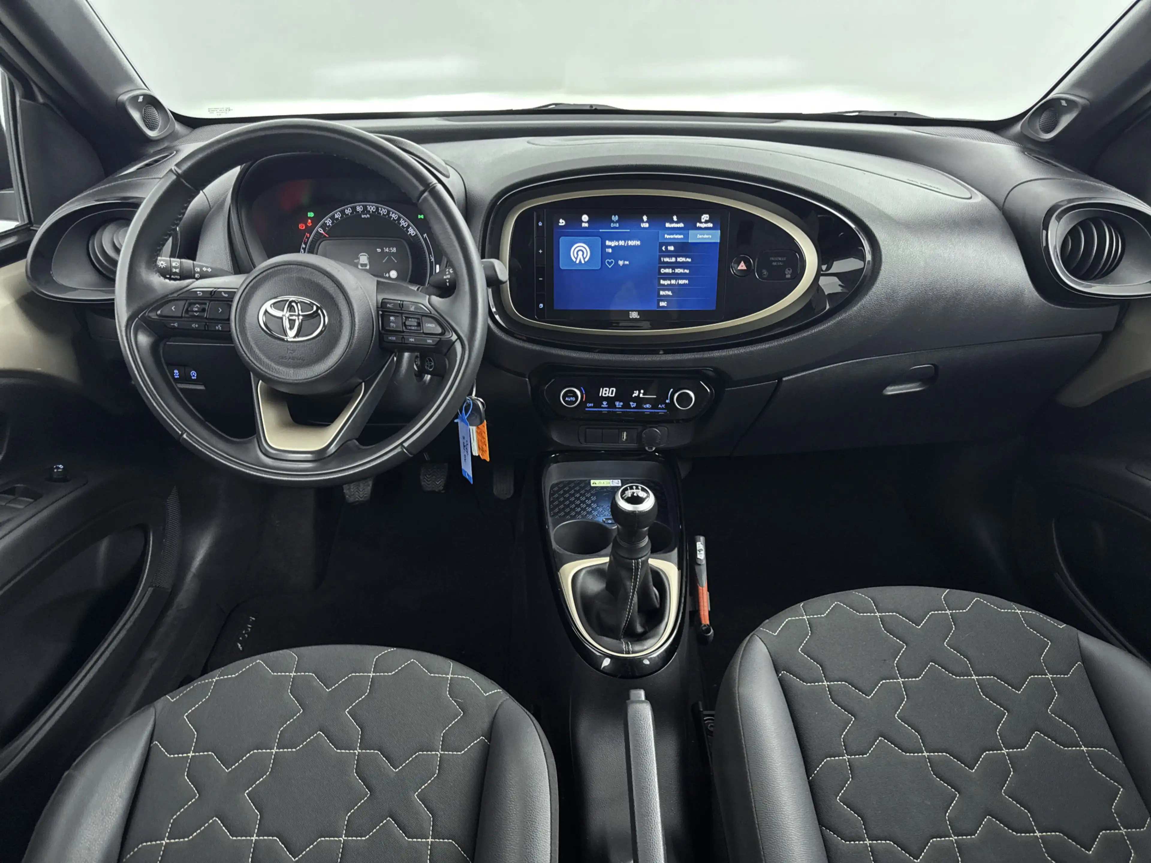 Toyota Aygo X 1.0 VVT-i MT Envy | NL Auto | JBL | Cruise Control — photo 4