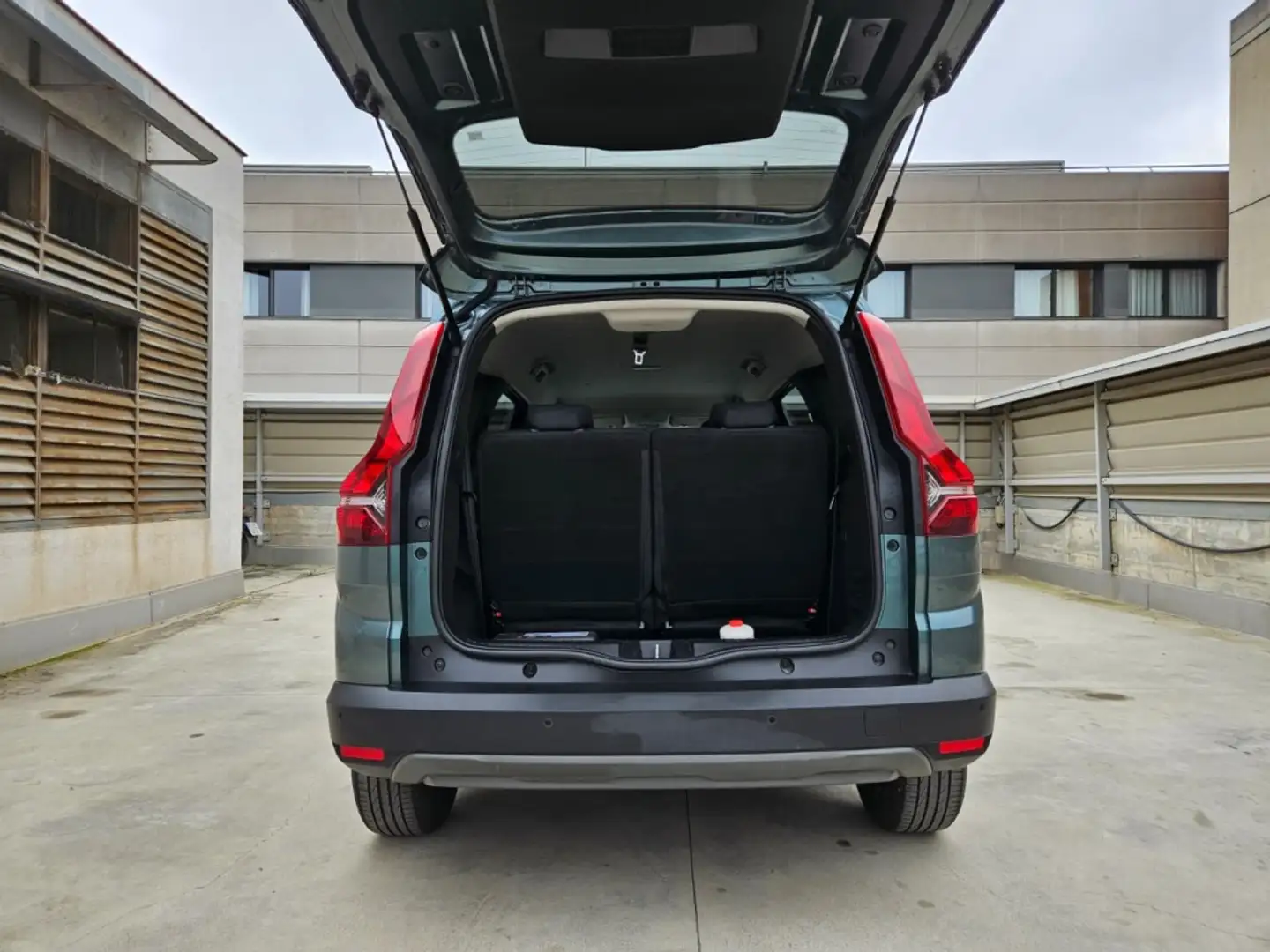 Dacia Jogger EXPRESSION 1.0 TCE 110CV 7 PLAZAS Verde - 2
