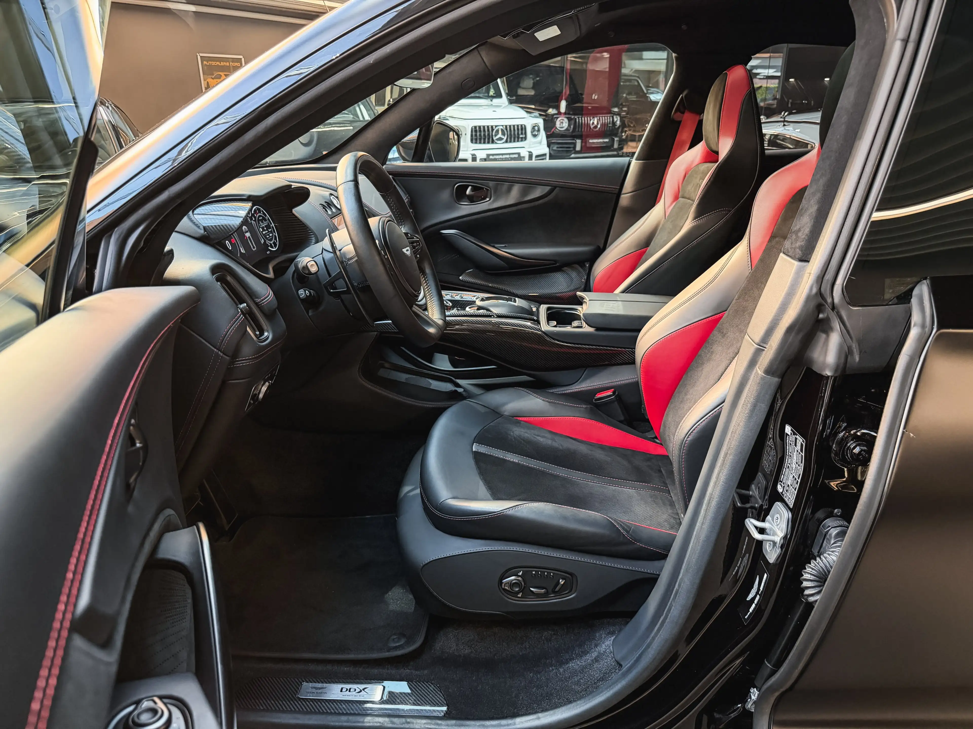 Aston Martin DBX 707 — photo 15
