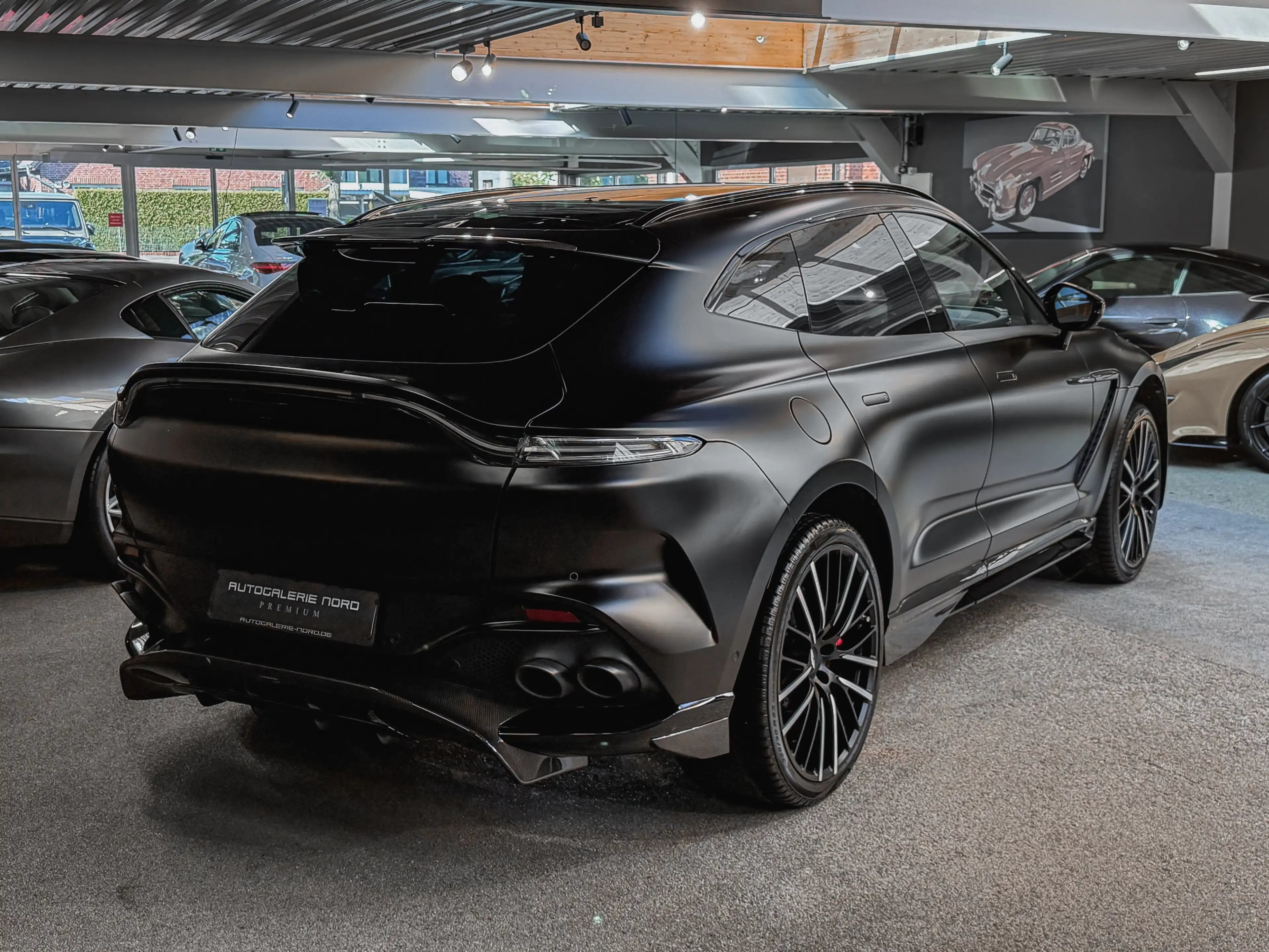 Aston Martin DBX 707 — photo 12