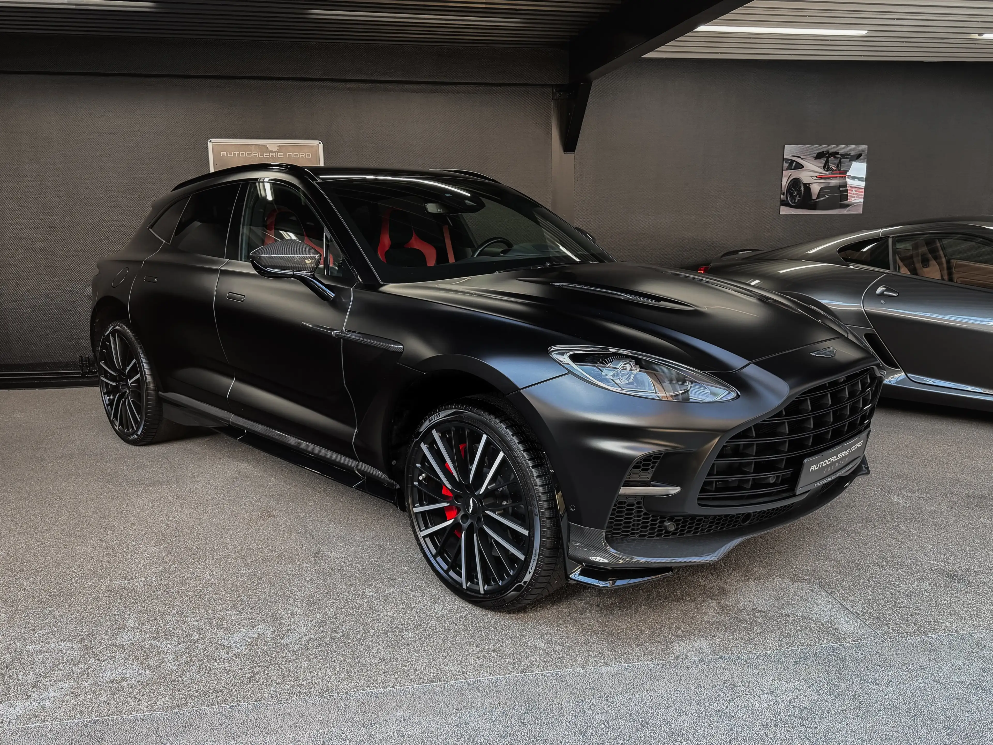 Aston Martin DBX 707 — photo 4