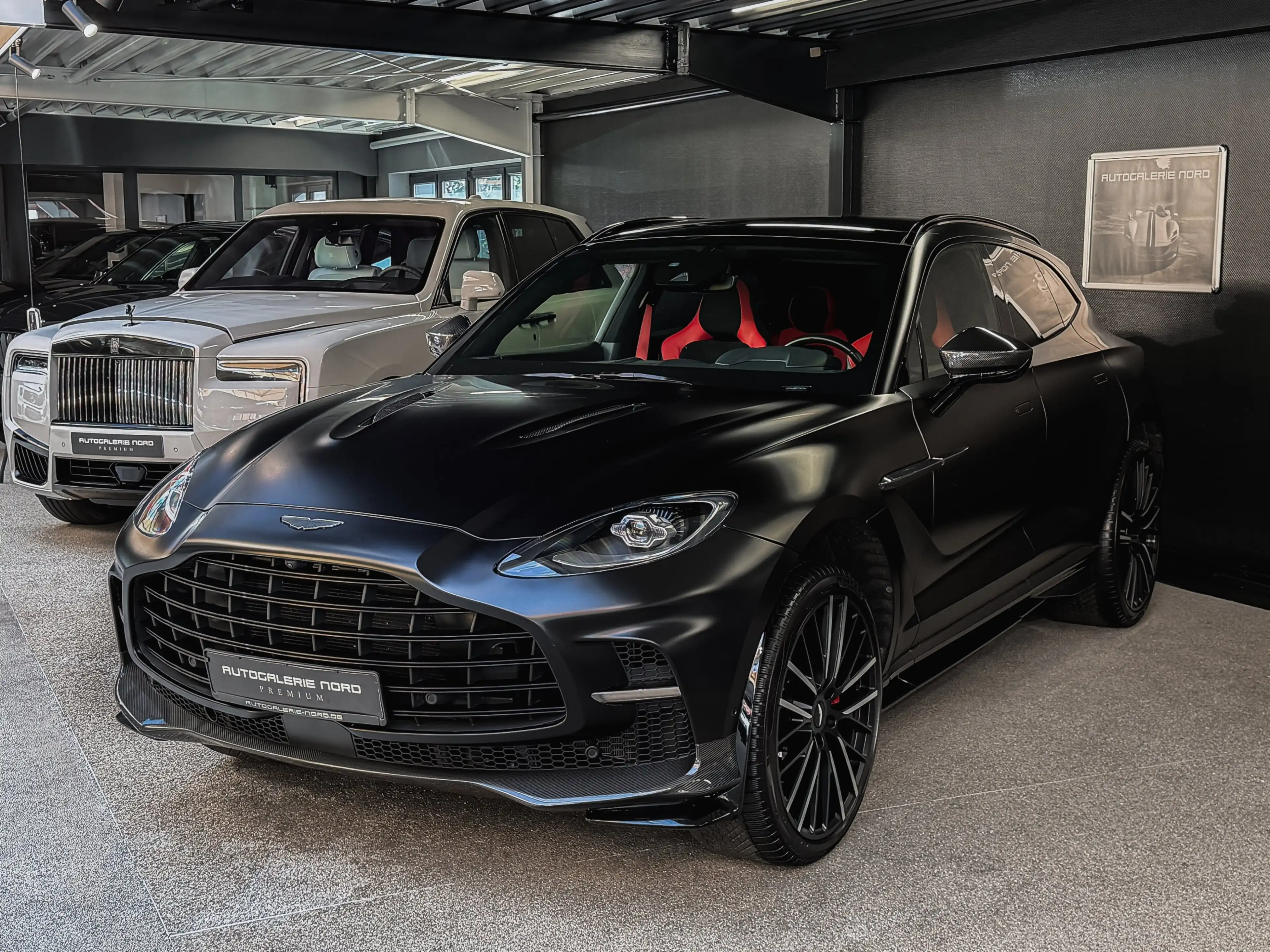 Aston Martin DBX 707 — photo 2